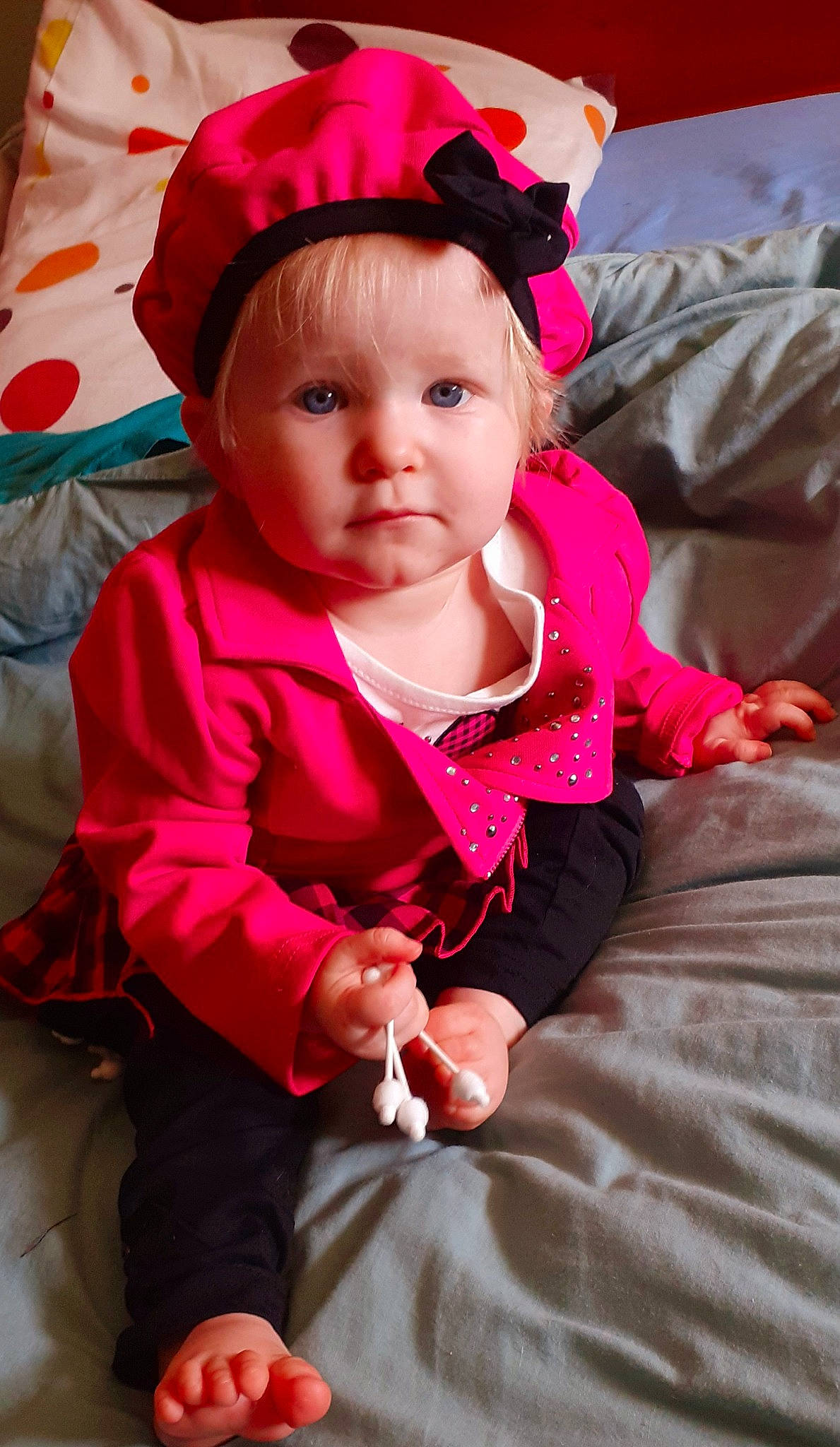 Kelya a rejoint le concours — aidez-le/la à gagner de superbes lots ! baby, baby_toddler_clothing, cap, cheek, child, christmas, costume_hat, face, fun, happy, head, headwear, lip, magenta, person, pink, purple, red, skin, sleeve