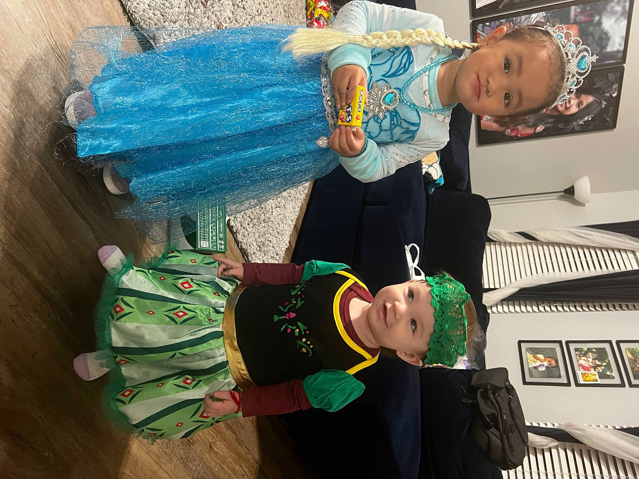 Valencia is registered to the contest to win money with this photo: baby, child, costume, event, eyewear, fashion_design, fun, green, headgear, headwear, joy, person, picture_frame, room, smile, snapshot, t_shirt, television, toddler