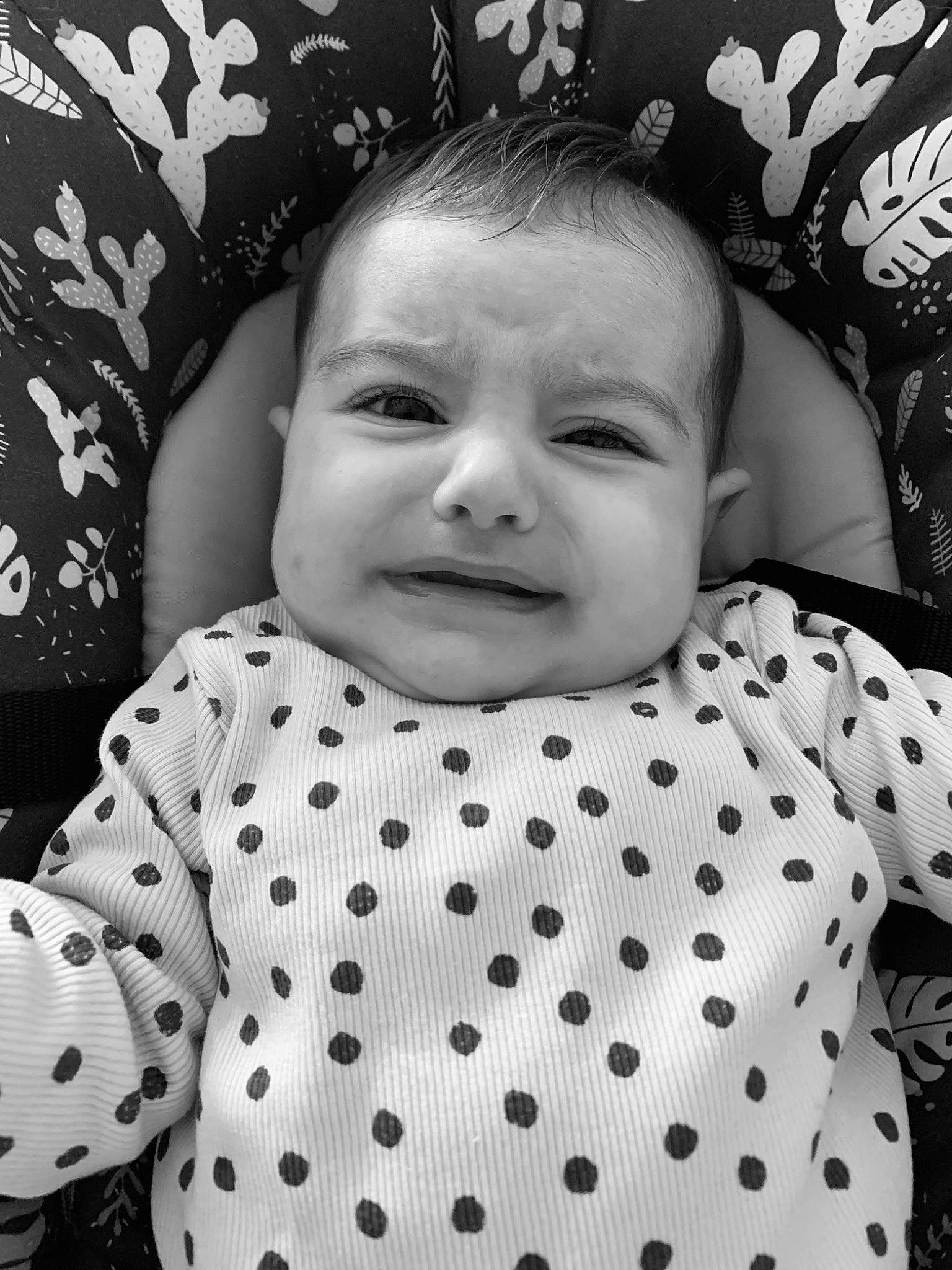 Ania participe au concours pour gagner de l'argent avec cette photo : baby_toddler_clothing, black, black_and_white, cheek, eye, face, facial_expression, happy, head, mammal, organ, person, photograph, product, sleeve, smile, standing, style, textile, toddler