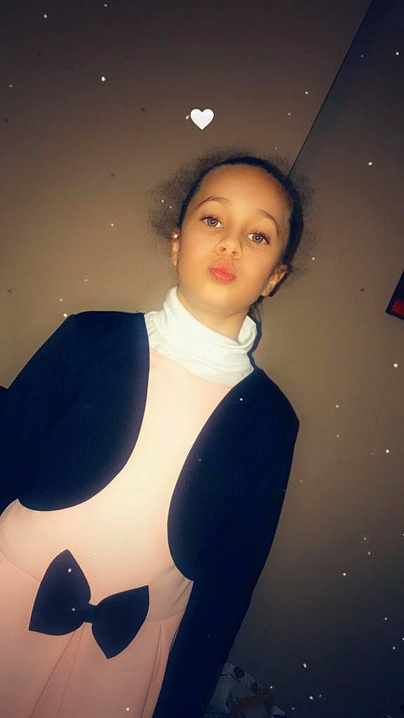 Soraya participe au concours pour gagner de l'argent avec cette photo : azure, ball, black_hair, chest, cool, darkness, design, electric_blue, fashion_design, flash_photography, formal_wear, gesture, hairstyle, headgear, neck, person, personal_protective_equipment, sleeve, space, suit