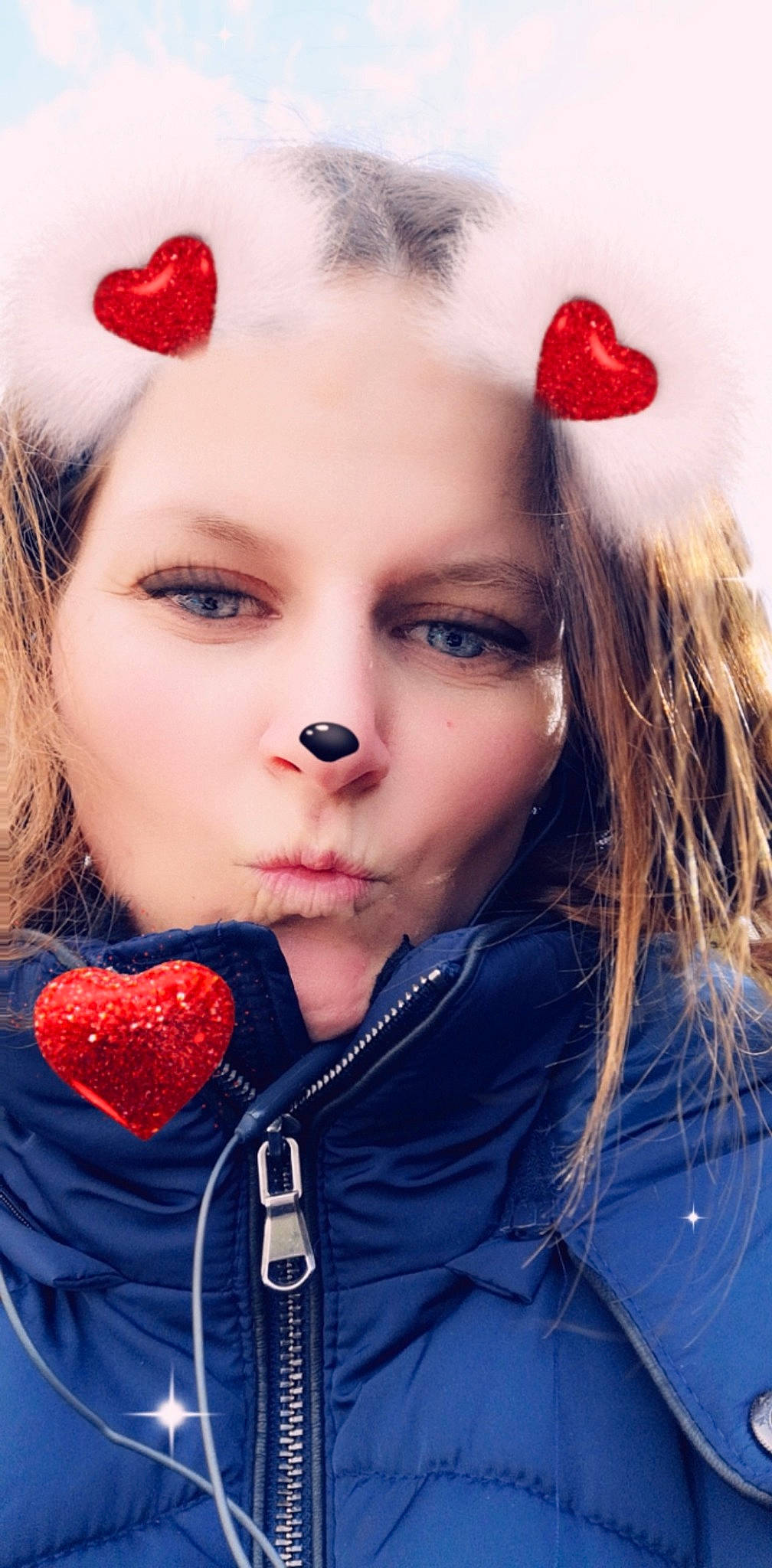 Joris a rejoint le concours — aidez-le/la à gagner de superbes lots ! beauty, child_model, ear, heart, lip, nose, organ, person, plant, red