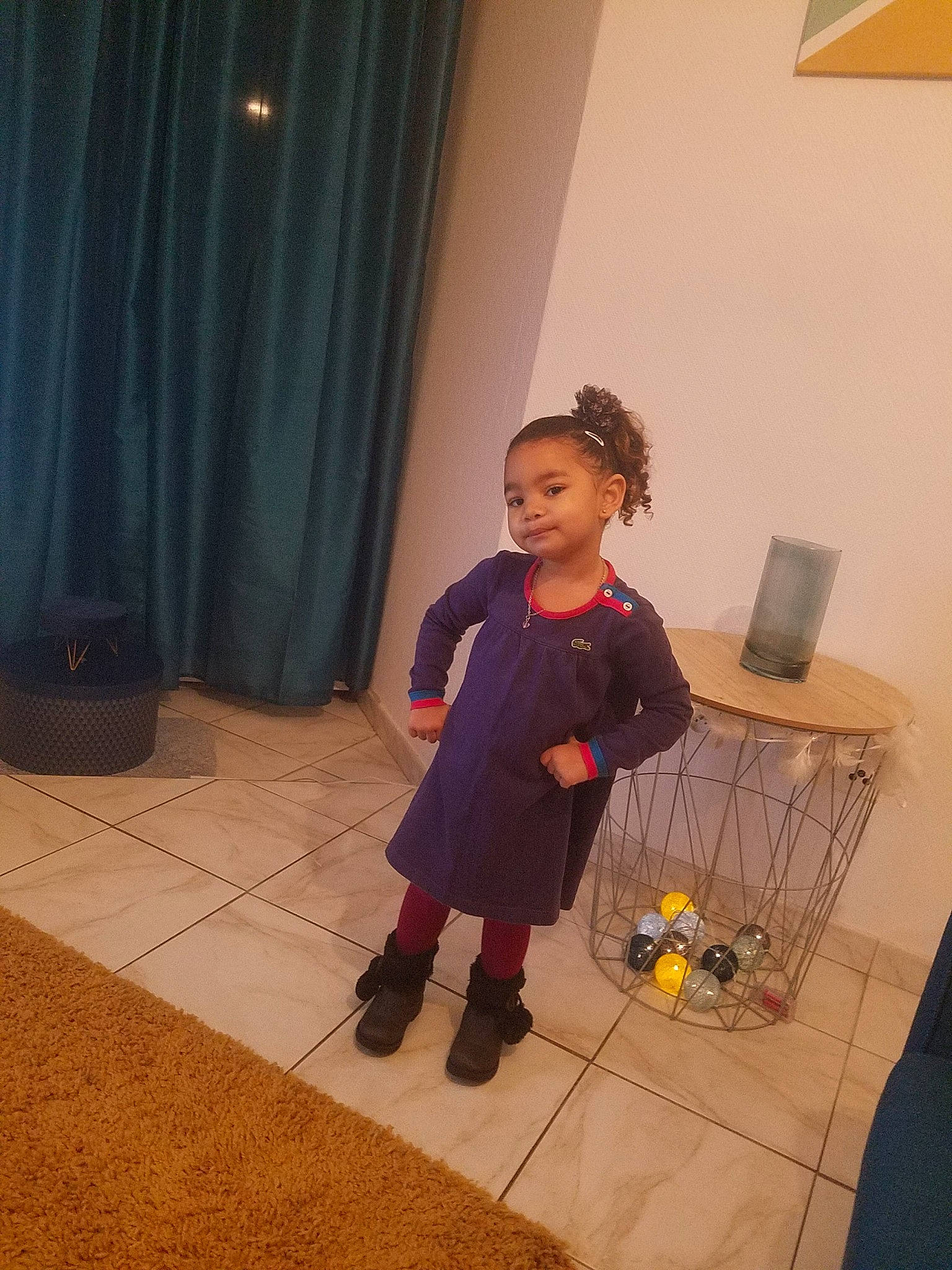 Shayma participe au concours pour gagner de l'argent avec cette photo : child, person, toddler