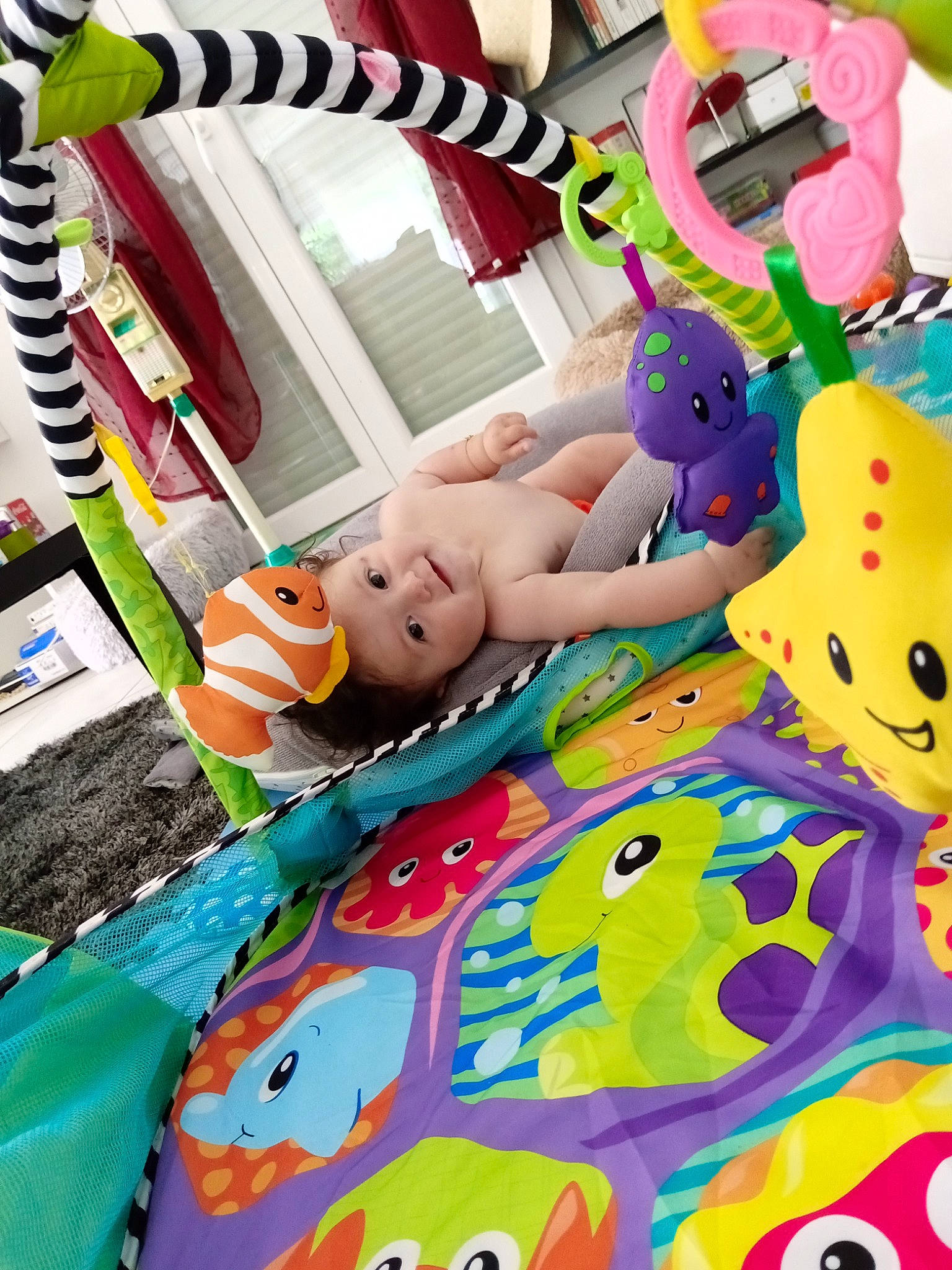 Jeanne a rejoint le concours — aidez-le/la à gagner de superbes lots ! art, baby_products, child, event, fun, games, happy, headwear, illustration, leisure, nail, party_supply, pattern, person, plastic, play, recreation, room, textile, toddler