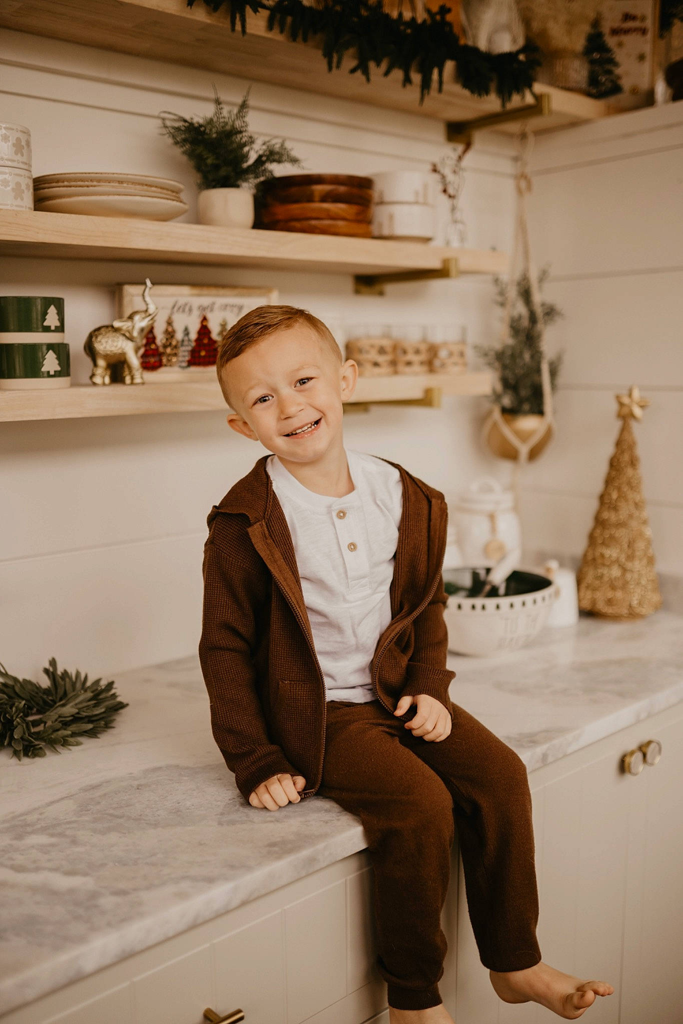 Kysen is registered to the contest to win money with this photo: blazer, collar, comfort, dress_shirt, event, fashion, fashion_design, flash_photography, formal_wear, happy, houseplant, joy, person, picture_frame, plant, shelf, sleeve, smile, suit, tie