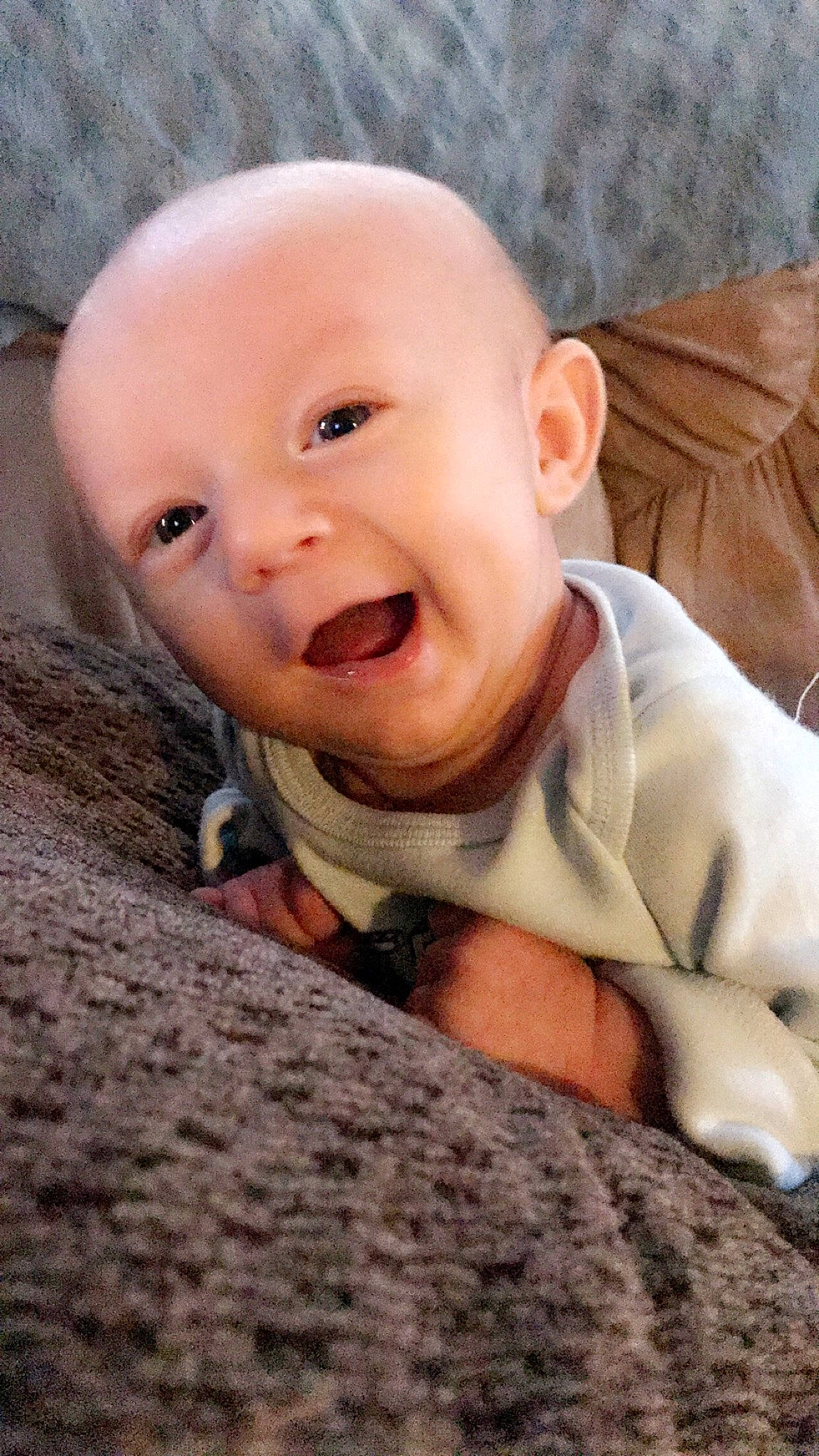 Kysen is registered to the contest to win money with this photo: boy, cheek, child, ear, emotion, eye, face, facial_expression, hand, head, infant, laughter, mouth, nose, organ, person, skin, smile, snout, toddler