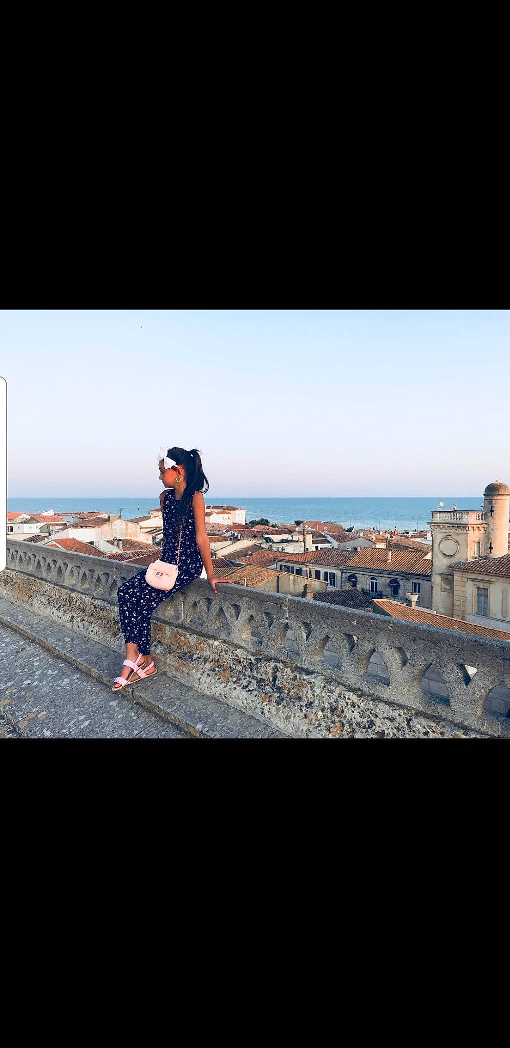 Dayâna a rejoint le concours — aidez-le/la à gagner de superbes lots ! beauty, black_hair, dress, fashion, horizon, human_leg, leg, person, photo_shoot, photograph, photography, sea, sky, snapshot, standing, street_fashion, summer, textile, tourism, travel