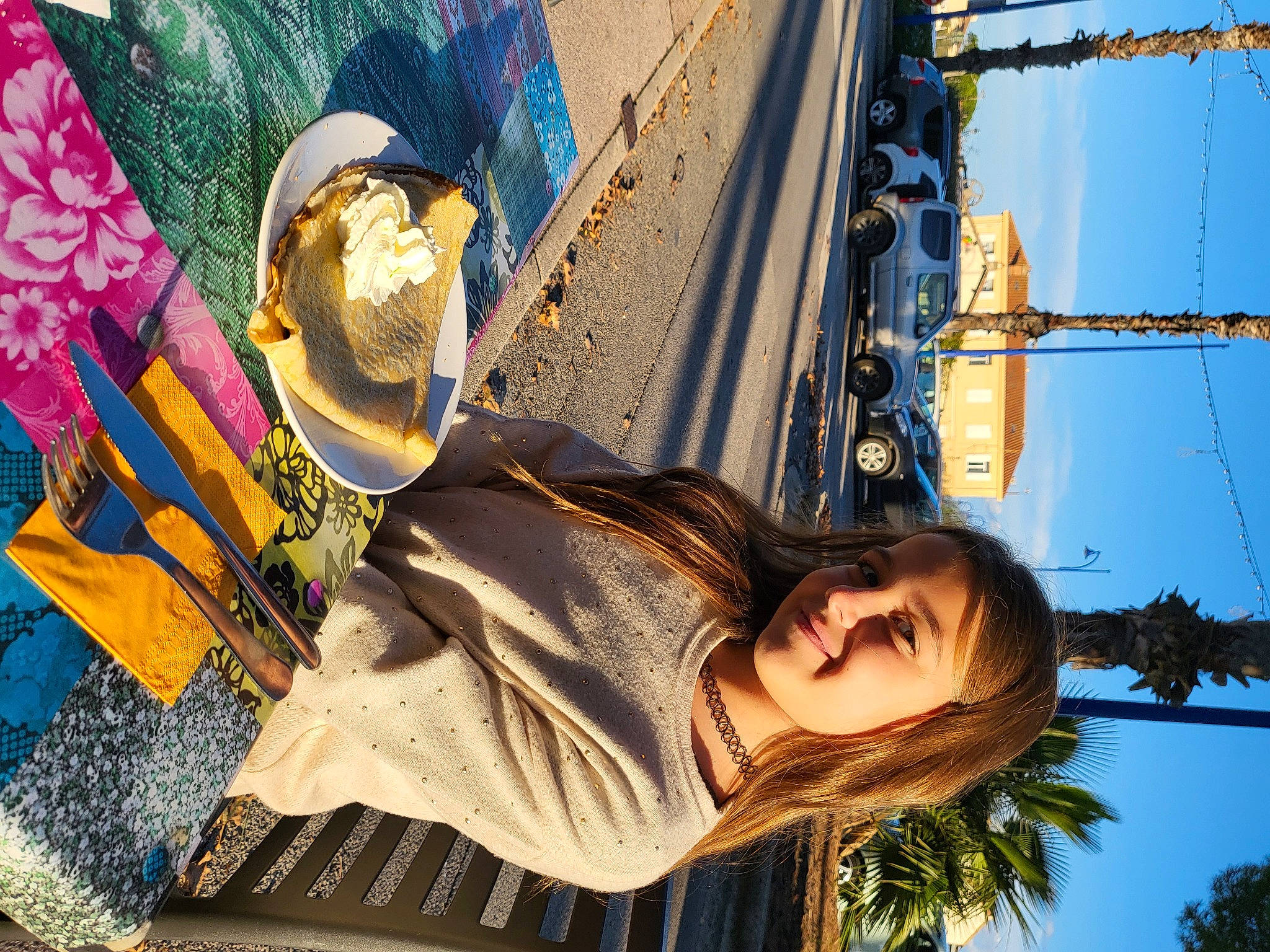 Jeanne participe au concours pour gagner de l'argent avec cette photo : beauty, cool, daytime, electric_blue, electricity, eyewear, facial_expression, fun, happy, hat, human, joy, leisure, light, people, person, photograph, sky, snapshot, travel