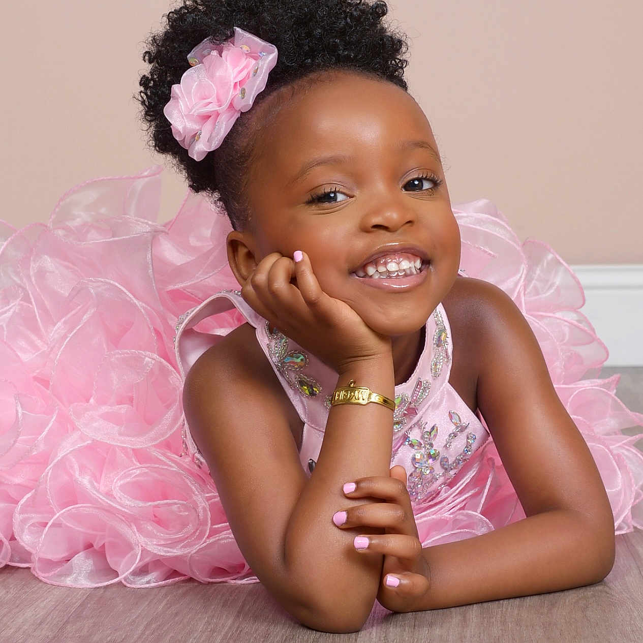 Amel is registered to the contest to win money with this photo: accessories, bodypart, bracelet, child, clothing, dress, face, female, finger, formalwear, girl, hand, happy, head, jewelry, person, photography, portrait, sitting, smile