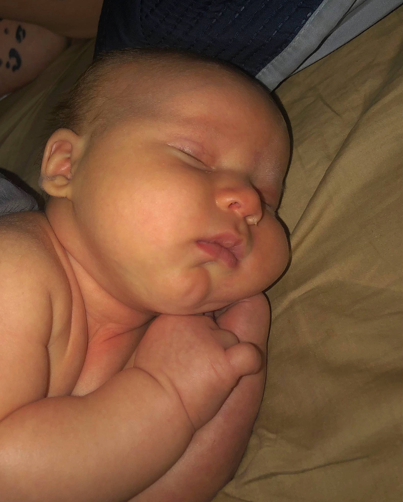 Billy is registered to the contest to win money with this photo: cheek, chin, comfort, ear, eye, eyebrow, facial_expression, forehead, hair, hairstyle, hand, head, human_body, lip, mouth, muscle, neck, nose, person, skin