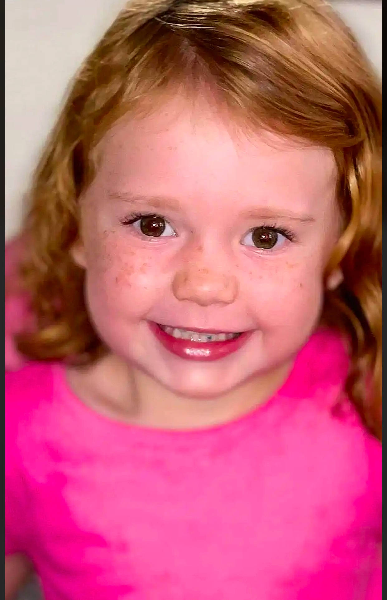 Journi is registered to the contest to win money with this photo: cheek, chin, cool, ear, eyebrow, eyelash, fun, hair, happy, iris, jaw, joy, lip, magenta, mouth, neck, nose, person, pink, skin