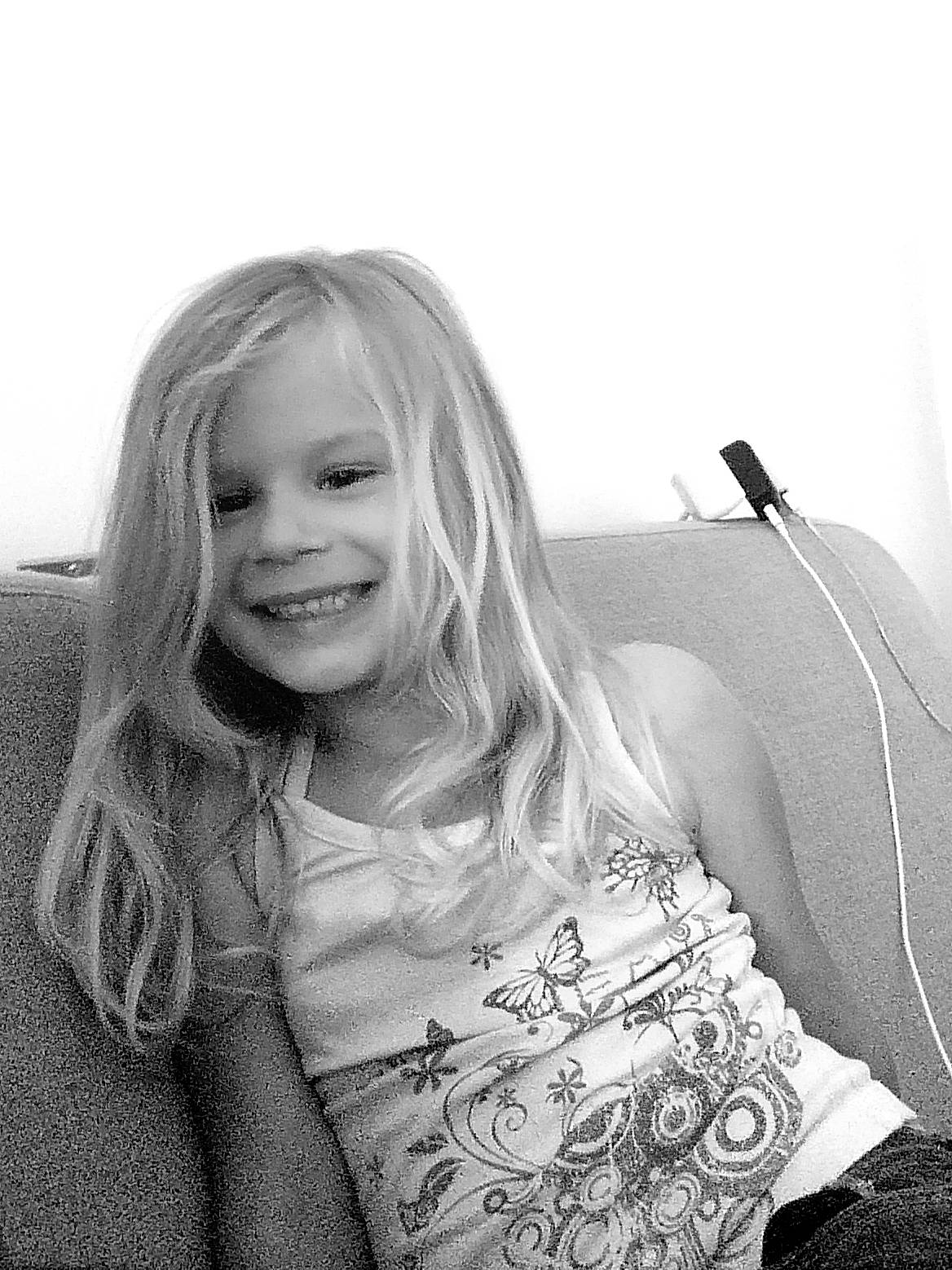 Sharona a rejoint le concours — aidez-le/la à gagner de superbes lots ! beauty, black, black_and_white, blond, child, eye, face, facial_expression, hair, hairstyle, joy, lip, long_hair, monochrome, monochrome_photography, nose, person, photo_shoot, photograph, photography