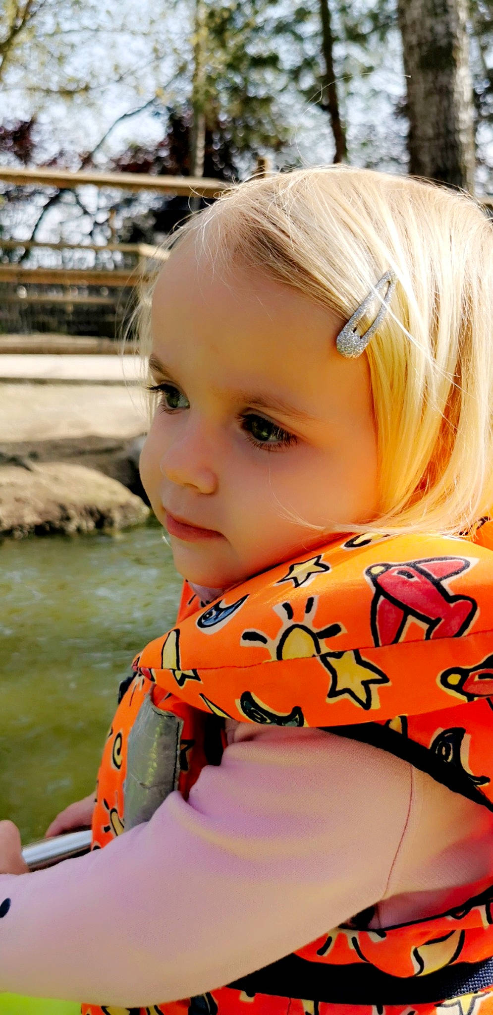 Lou participe au concours pour gagner de l'argent avec cette photo : baby_toddler_clothing, beauty, cheek, chin, eye, eyelash, facial_expression, grass, hair, happy, head, iris, lip, mouth, neck, people_in_nature, person, skin, summer, toddler