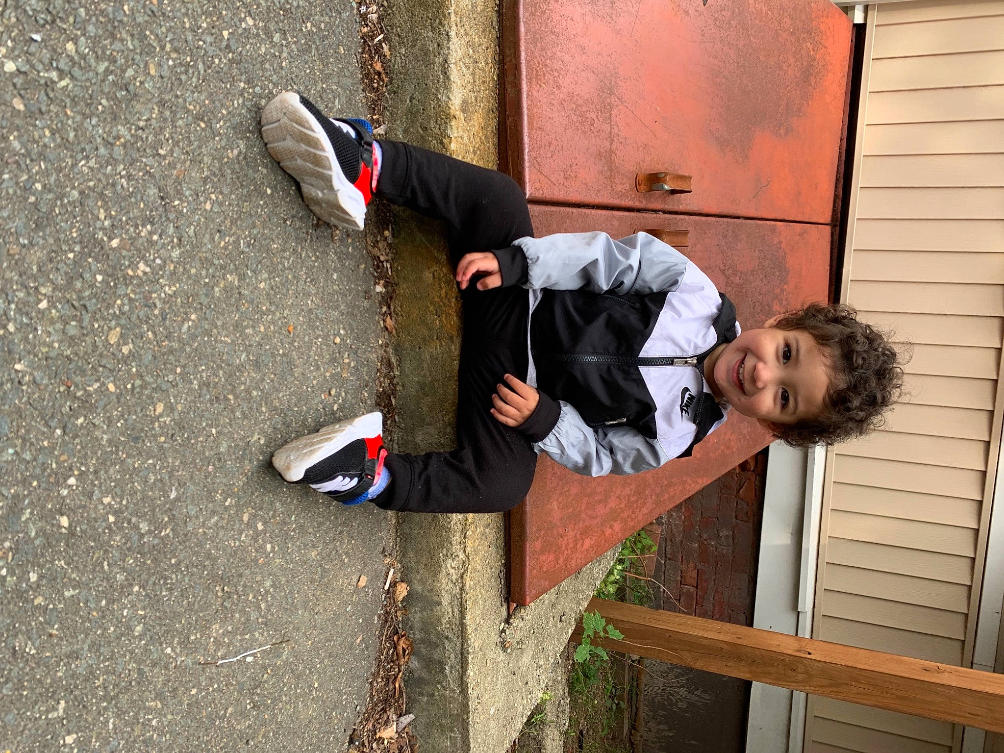 Julien is registered to the contest to win money with this photo: asphalt, carmine, concrete, fun, gesture, happy, joy, leisure, pedestrian, person, recreation, road_surface, shadow, sidewalk, sitting, street, street_fashion, suit, wood