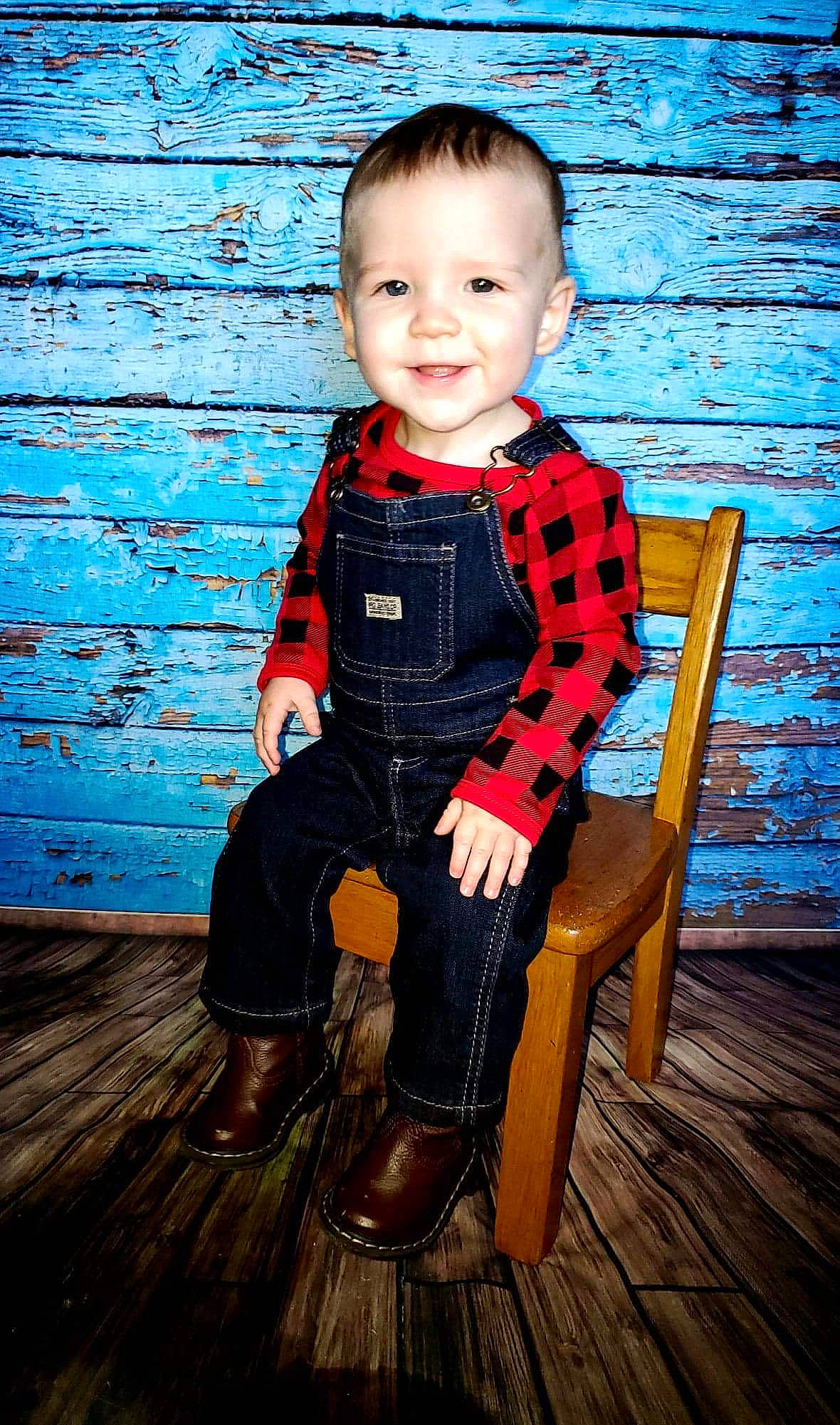 Ej is registered to the contest to win money with this photo: child, child_model, design, overall, pattern, person, photography, plaid, sitting, standing, textile, toddler