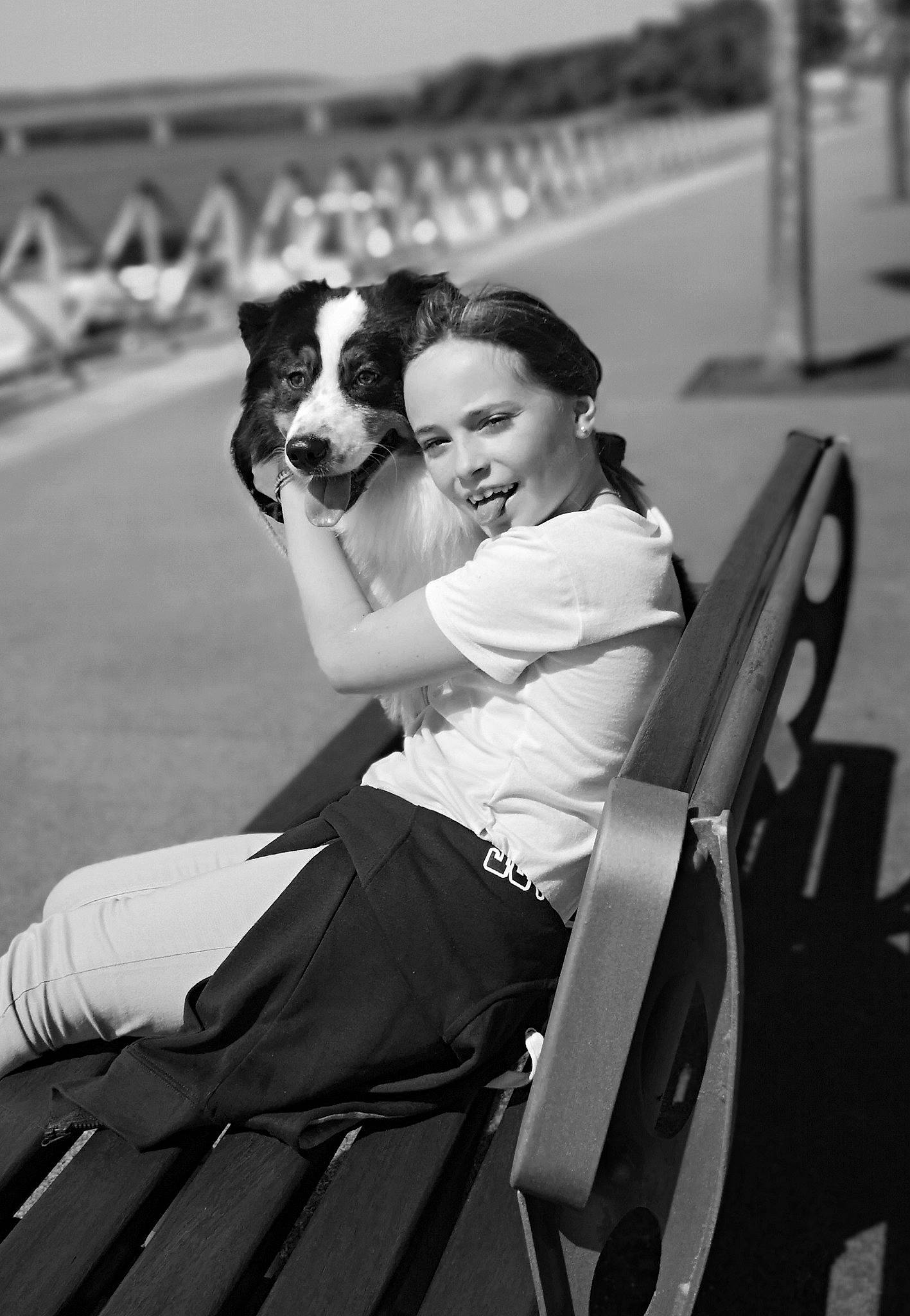 Paolo participe au concours pour gagner de l'argent avec cette photo : black_and_white, canidae, carnivore, companion_dog, dog, gesture, happy, hug, monochrome, monochrome_photography, photograph, photography, sitting, sporting_group, style
