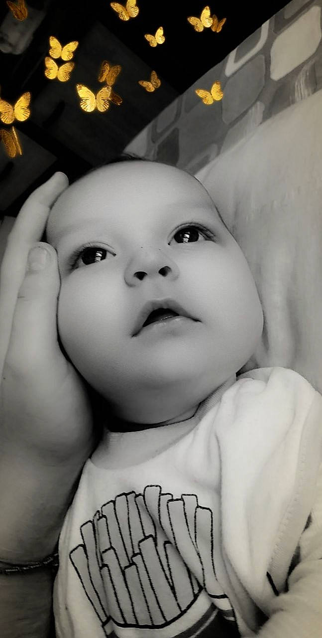 Clark participe au concours pour gagner de l'argent avec cette photo : baby, black_and_white, cheek, child, chin, eye, eyebrow, face, forehead, head, iris, lip, monochrome, mouth, nose, photography, portrait_photography, skin, smile, toddler