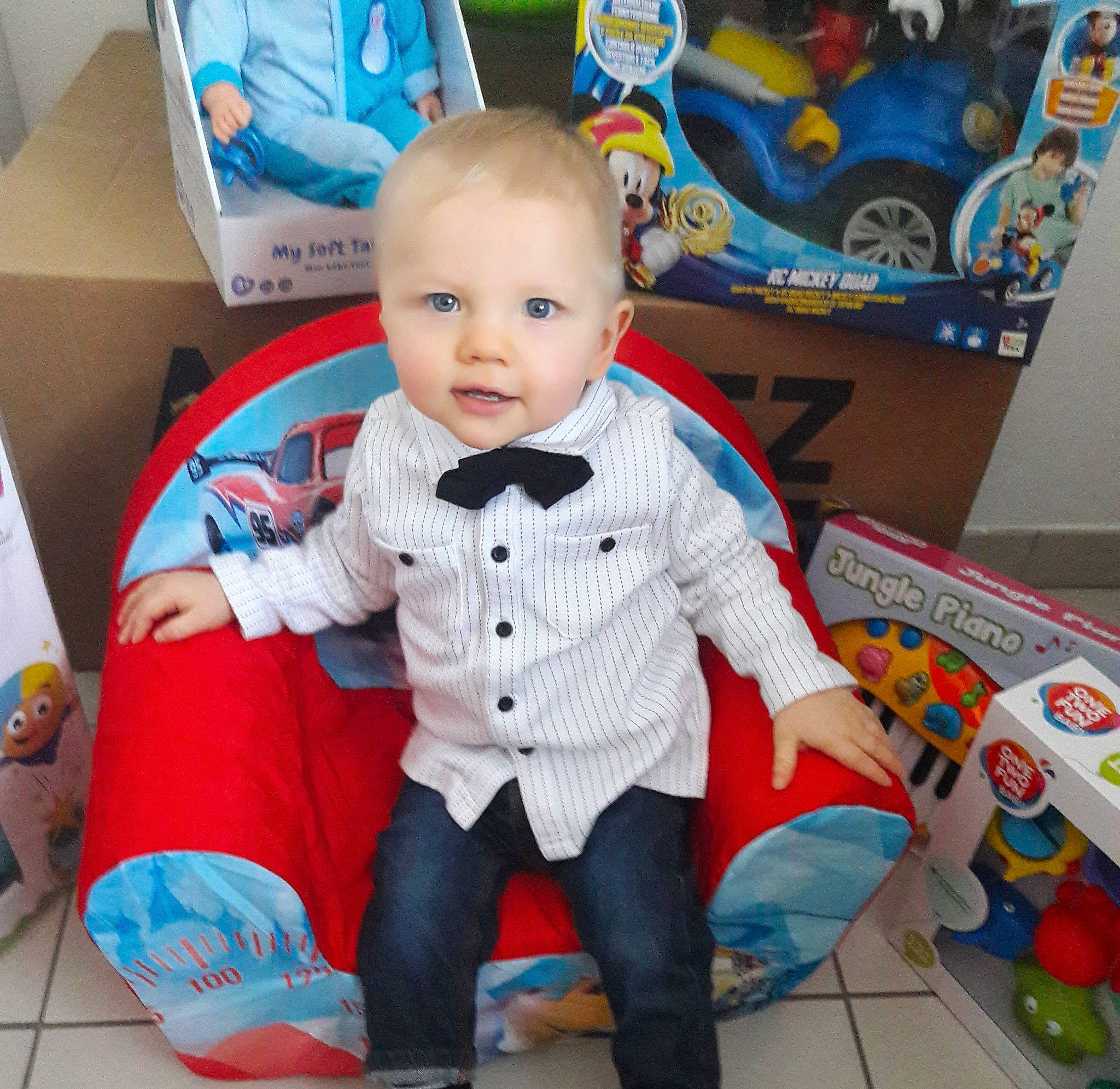 Soën a rejoint le concours — aidez-le/la à gagner de superbes lots ! baby_products, child, day, infant, outerwear, person, play, product, textile, toddler, toy