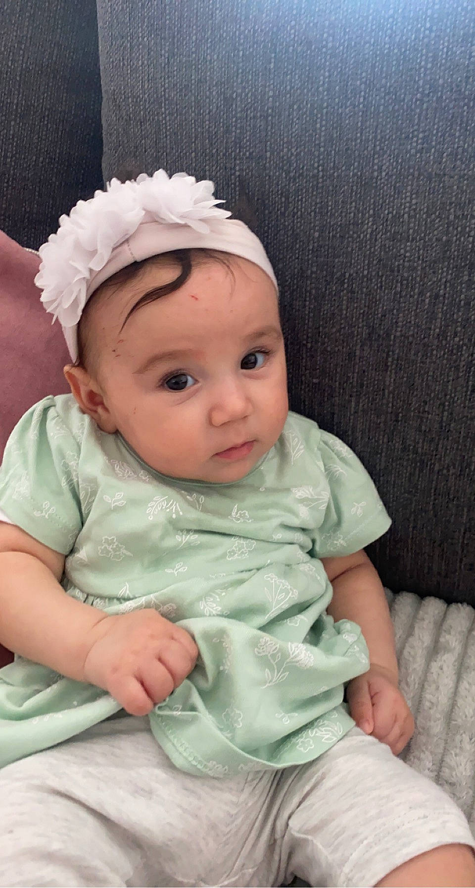 Rania participe au concours pour gagner de l'argent avec cette photo : baby, baby_toddler_clothing, cap, cheek, child, chin, comfort, eye, eyebrow, face, head, headgear, iris, lip, person, pink, skin, sleeve, textile, toddler