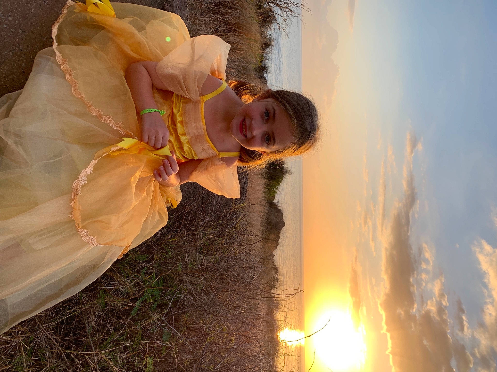 Naomie a rejoint le concours — aidez-le/la à gagner de superbes lots ! backlighting, bridal_accessory, child, cloud, dress, event, fire, flash_photography, fun, grass, happy, heat, joy, landscape, leisure, light, people_in_nature, person, sky, smile