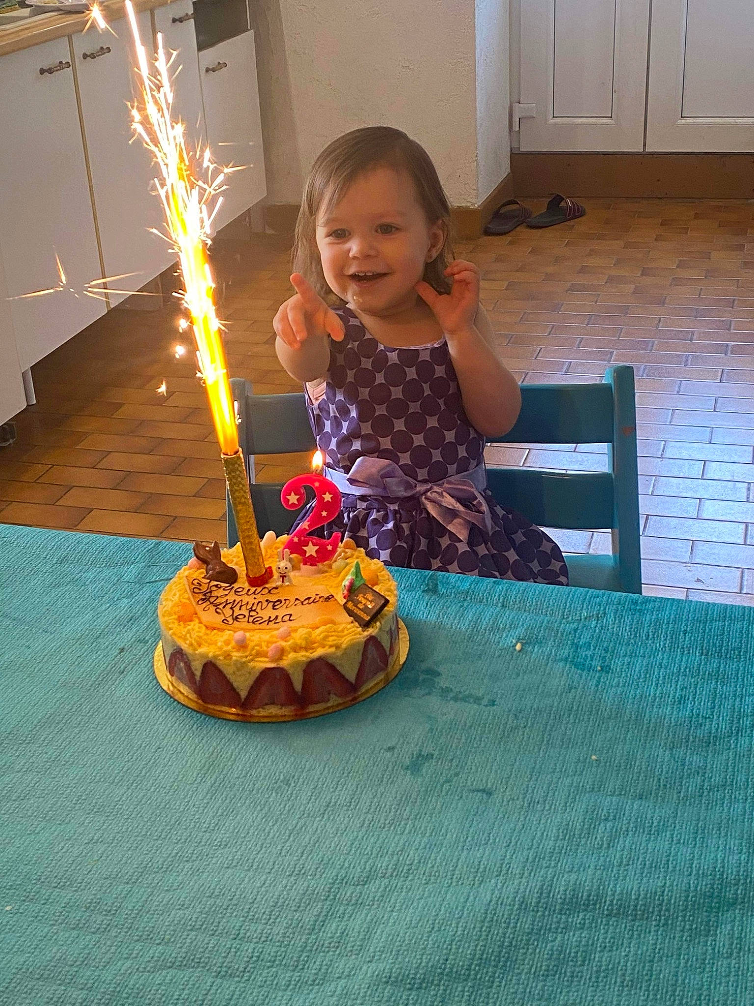 Yelena a rejoint le concours — aidez-le/la à gagner de superbes lots ! birthday, birthday_cake, birthday_candle, cabinetry, cake, cake_decorating, cake_decorating_supply, candle, dessert, event, fireworks, food, fun, joy, lighting, party_supply, person, smile, sugar_cake, table