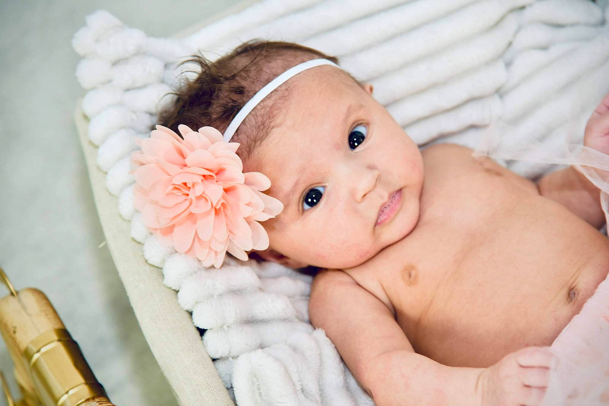 Maylie a rejoint le concours — aidez-le/la à gagner de superbes lots ! baby, baby_sleeping, baby_toddler_clothing, cheek, chin, comfort, eye, eyebrow, eyelash, face, finger, happy, headband, headgear, headpiece, headwear, iris, lip, person, pink