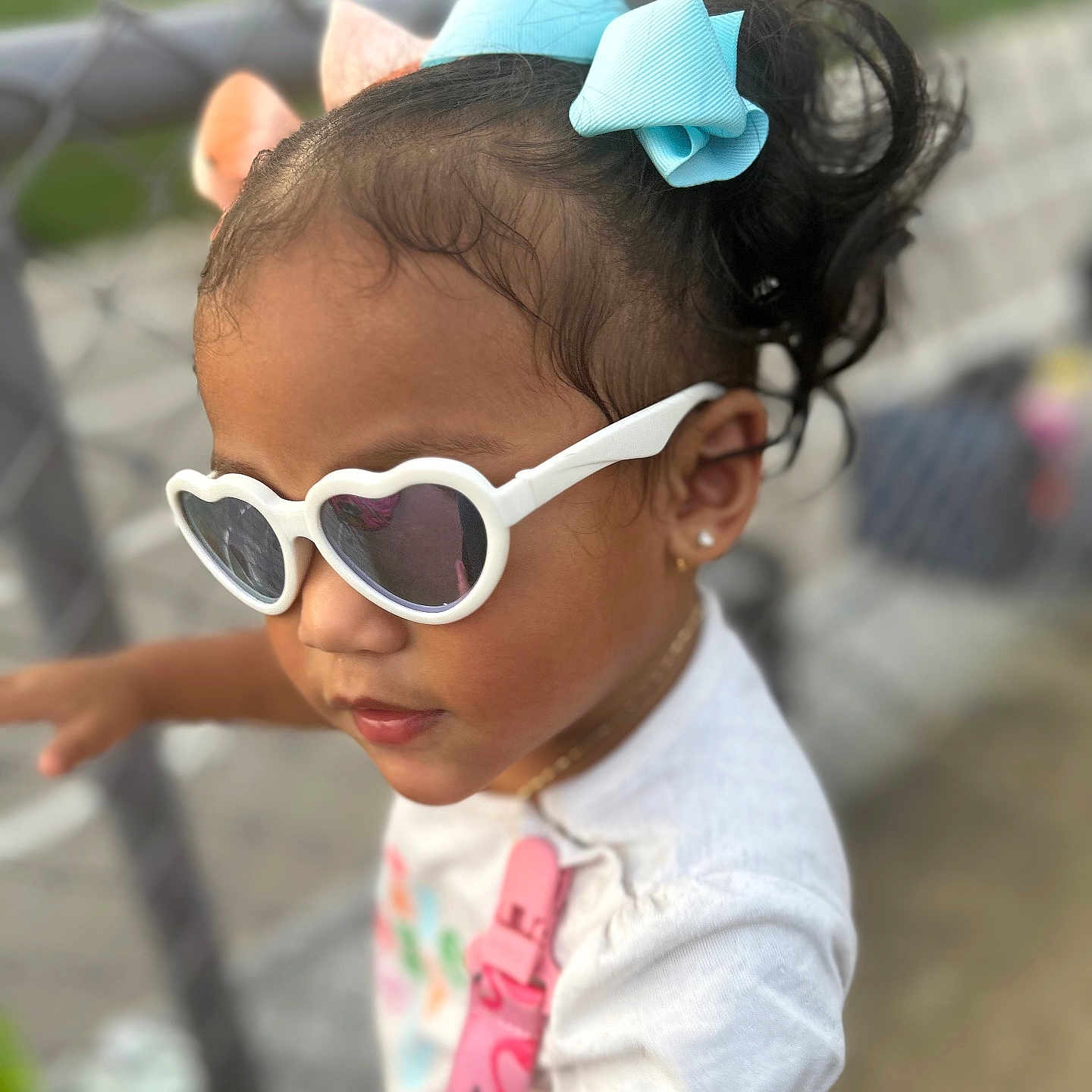 Promise is registered to the contest to win money with this photo: accessories, animal, baby, bird, clothing, earring, face, glasses, goggles, hair, happy, head, jewelry, person, photography, portrait, smile, summer, sunglasses, t_shirt