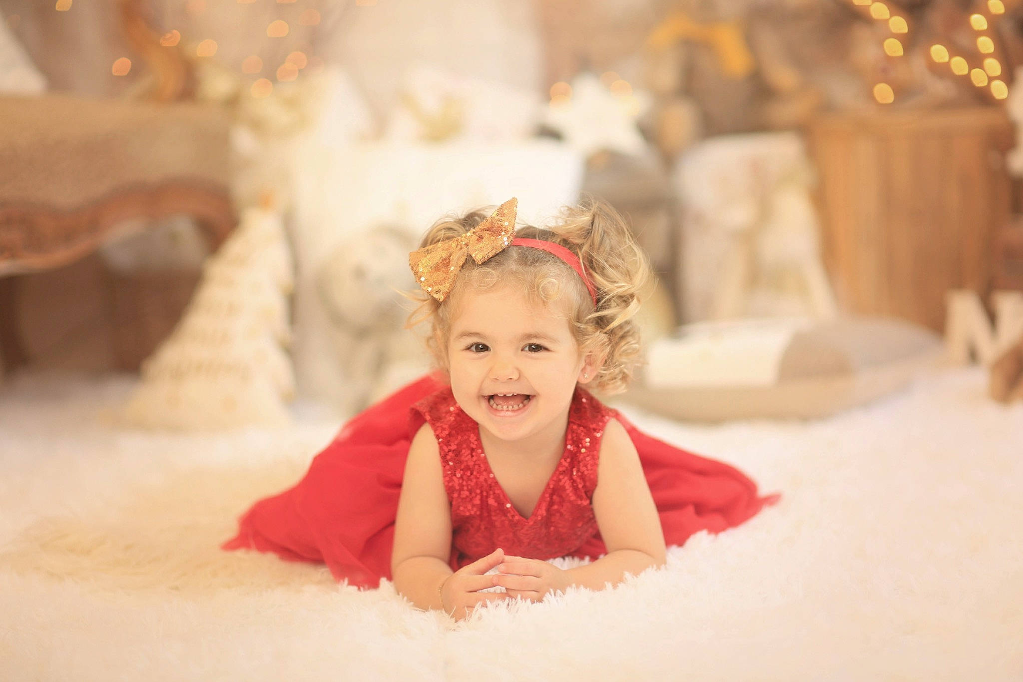 Cataleya participe au concours pour gagner de l'argent avec cette photo : baby, child, embellishment, event, fashion_accessory, flash_photography, freezing, fun, hair_accessory, happy, headgear, headpiece, joy, laugh, leisure, magenta, person, portrait_photography, sleeve, smile