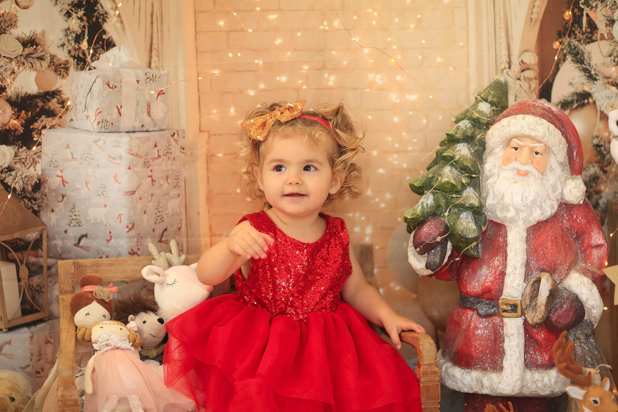 Cataleya a rejoint le concours — aidez-le/la à gagner de superbes lots ! baby_toddler_clothing, beard, christmas, christmas_decoration, christmas_ornament, day_dress, dress, embellishment, event, happy, holiday, joy, one_piece_garment, ornament, peach, person, santa_claus, smile, toddler, toy