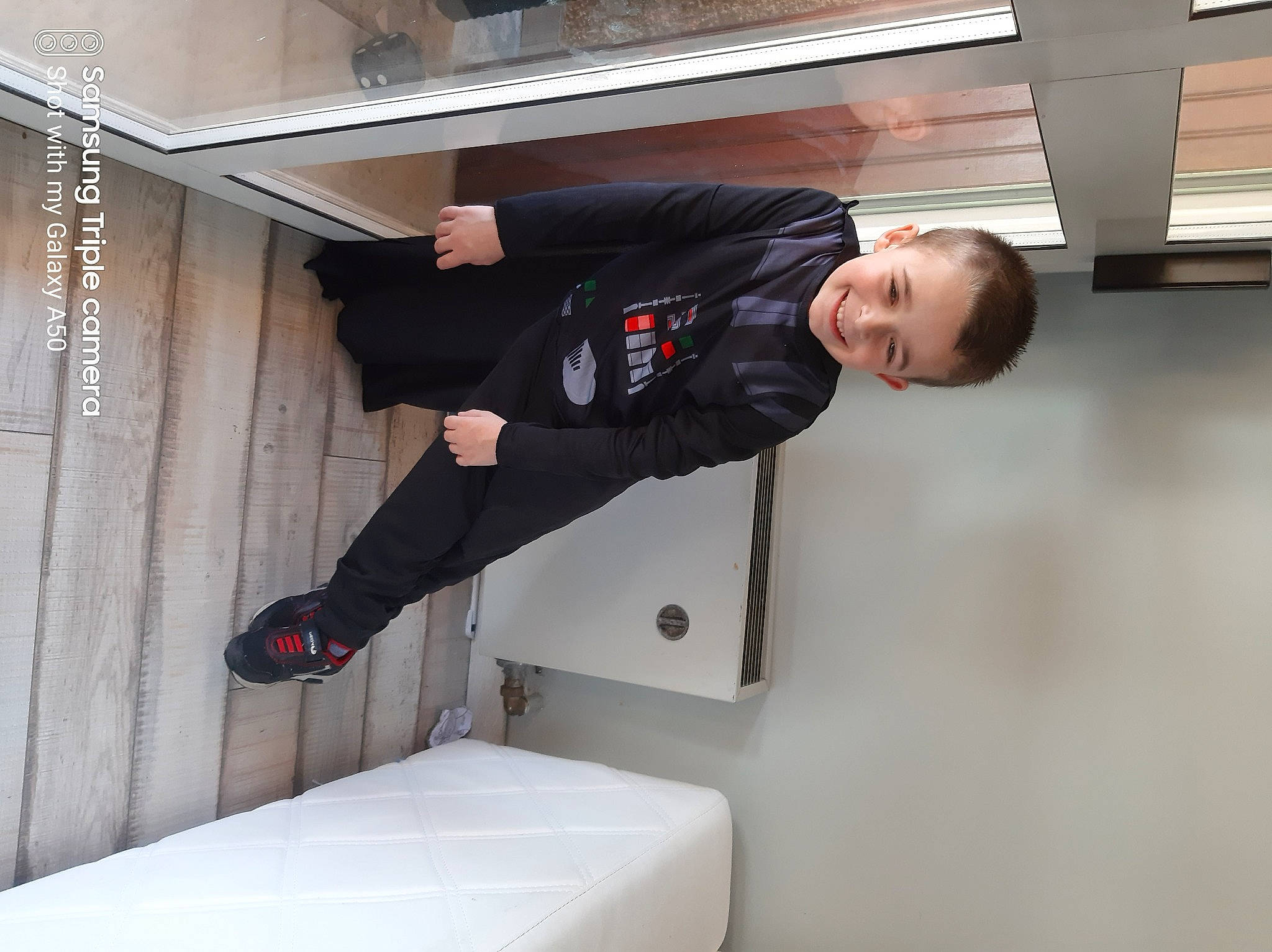 Mathias participe au concours pour gagner de l'argent avec cette photo : joy, leg, person