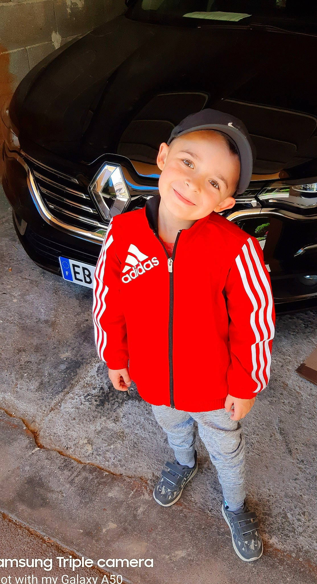 Mathias a rejoint le concours — aidez-le/la à gagner de superbes lots ! auto_part, automotive_exterior, automotive_wheel_system, car, family_car, headwear, joy, person, vehicle, wheel