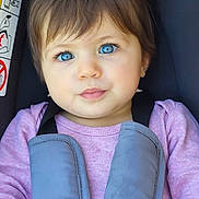 Ellie participe au concours pour gagner de l'argent avec cette photo : toddler, child, blue_eyes, brown_hair, car_seat, seatbelt, pink_shirt, portrait, baby, cute, innocent, young_child, sitting, close_up, face, person, indoor, safety, straps, casual_clothing