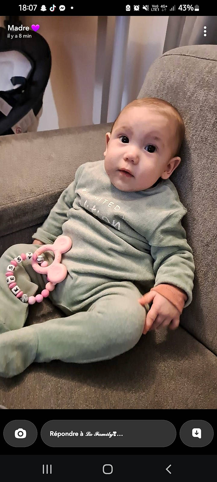 Kessy participe au concours pour gagner de l'argent avec cette photo : baby, baby_toddler_clothing, cheek, child, comfort, floor, flooring, foot, fun, human_leg, knee, mouth, person, pink, sitting, skin, sleeve, steering_wheel, t_shirt, toddler