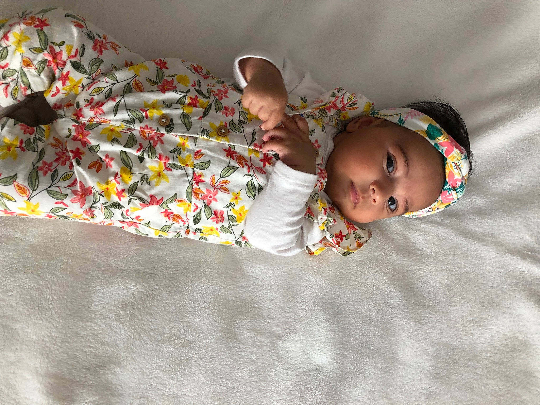 Ova a rejoint le concours — aidez-le/la à gagner de superbes lots ! arm, baby, baby_sleeping, baby_toddler_clothing, bedding, bedtime, child, comfort, eye, face, flooring, happy, headwear, linens, pattern, person, room, skin, sleeve, smile