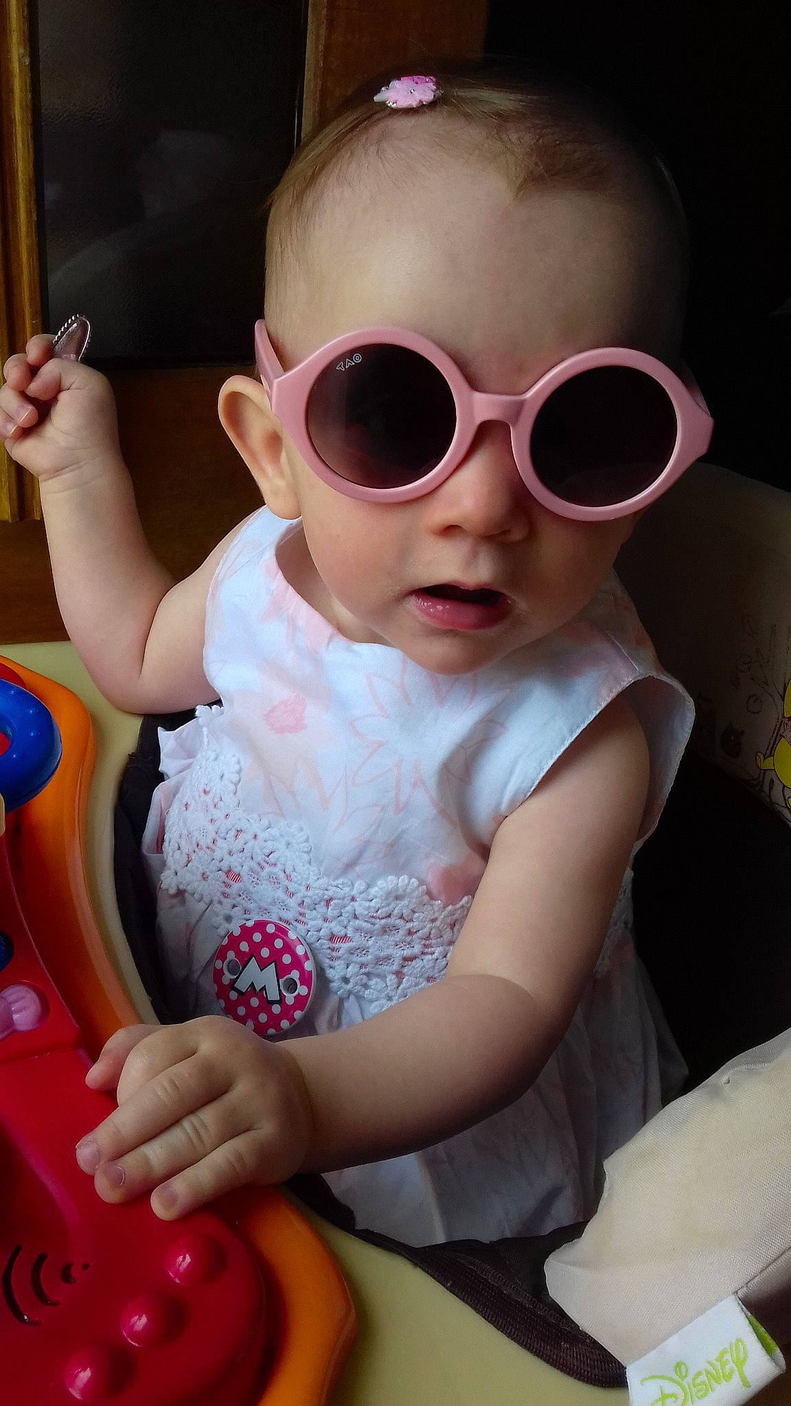 Molly participe au concours pour gagner de l'argent avec cette photo : baby, beauty, cheek, child, cool, daughter, eyewear, fun, glasses, goggles, lip, nose, person, personal_protective_equipment, pink, skin, smile, sunglasses, toddler, vacation
