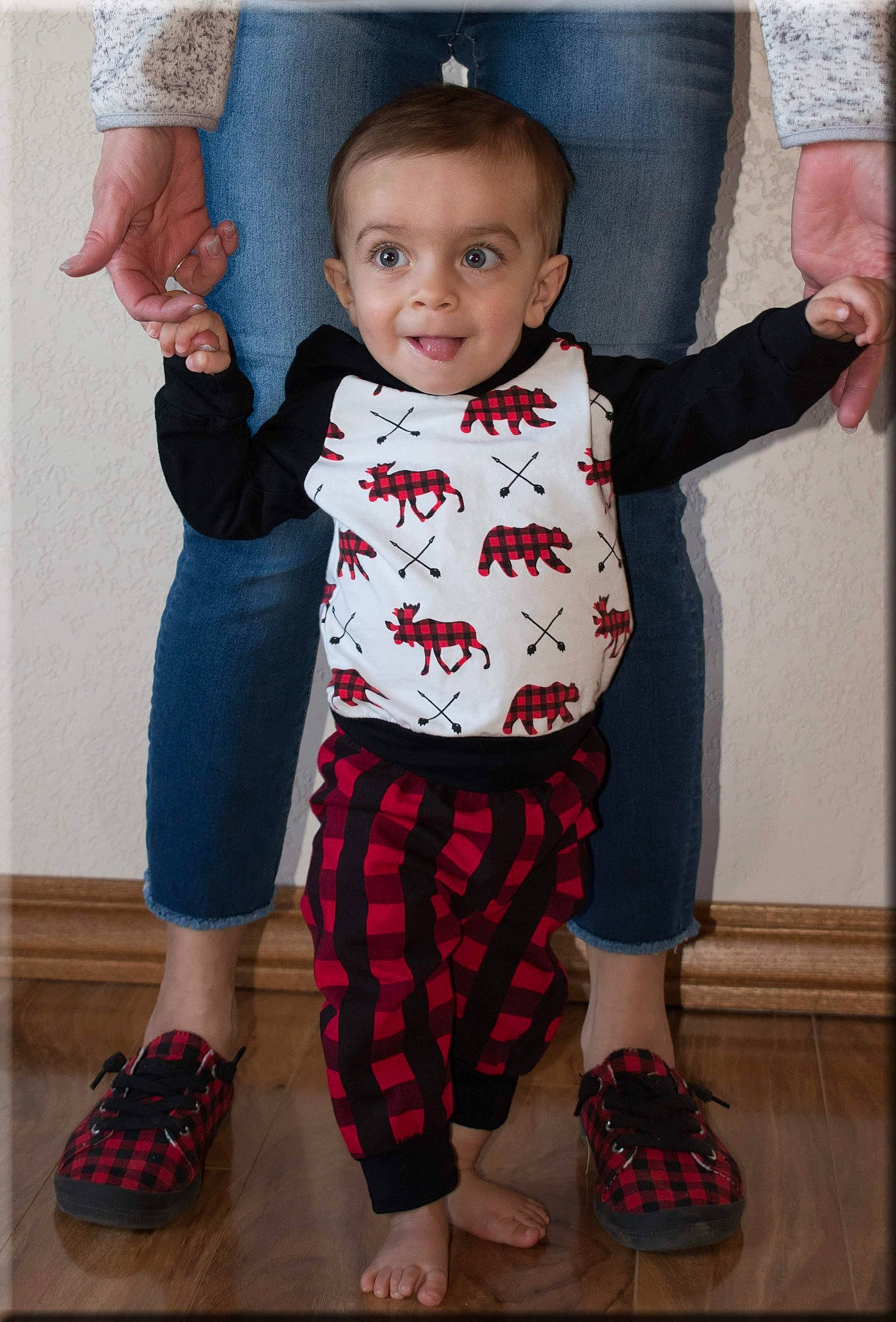 Huxton is registered to the contest to win money with this photo: baby_toddler_clothing, black, gesture, hair, hand, happy, head, human_body, joint, joy, leg, neck, person, pink, red, shoe, sleeve, smile, standing, toddler
