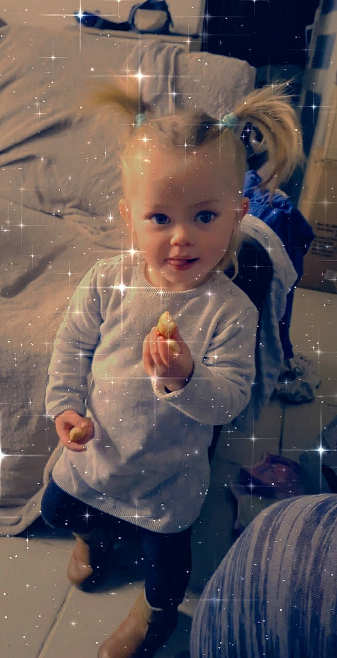 Mélya a rejoint le concours — aidez-le/la à gagner de superbes lots ! baby, blond, cheek, child, doll, eye, glass, head, person, smile, toddler, toy, water