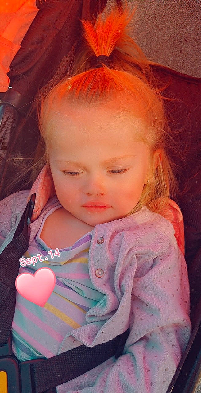 Mélya a rejoint le concours — aidez-le/la à gagner de superbes lots ! baby, brown_hair, cheek, child, ear, eye, face, forehead, hair, head, iris, lip, mouth, neck, nose, peach, person, pink, skin, smile