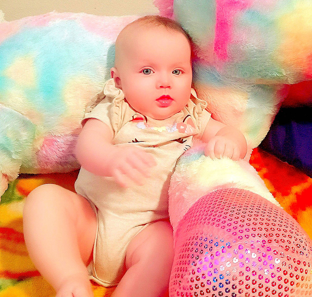 Majesty is registered to the contest to win money with this photo: baby, baby_toddler_clothing, beauty, cheek, chest, child, finger, happy, human_body, human_leg, knee, leg, magenta, person, pink, skin, stomach, textile, thigh, toddler