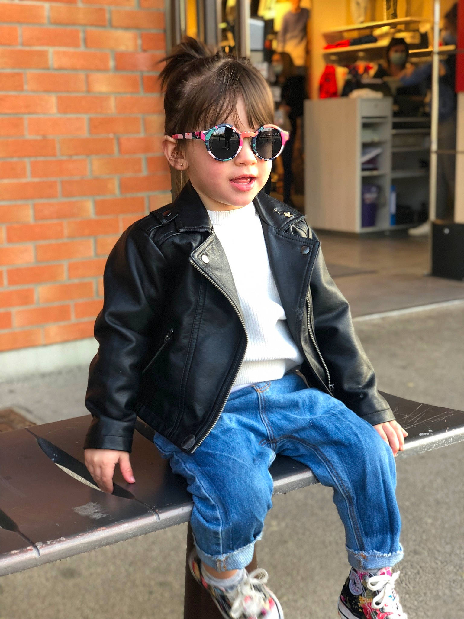 Rose participe au concours pour gagner de l'argent avec cette photo : blazer, collar, cool, denim, dress_shirt, electric_blue, eyewear, fashion, glasses, goggles, jacket, jeans, joint, leather_jacket, leg, person, sleeve, street_fashion, sunglasses, textile