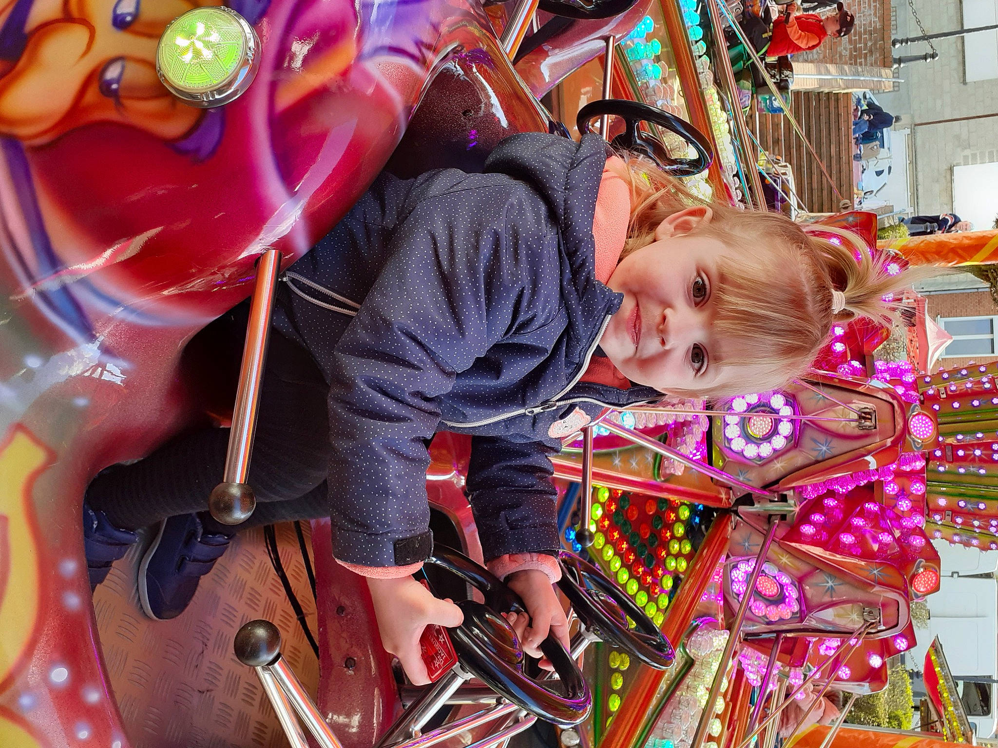Céléna a rejoint le concours — aidez-le/la à gagner de superbes lots ! amusement_ride, baby, baby_products, child, city, event, fun, happy, leisure, magenta, market, person, pink, play, public_space, recreation, shopping, snapshot, spring, toddler