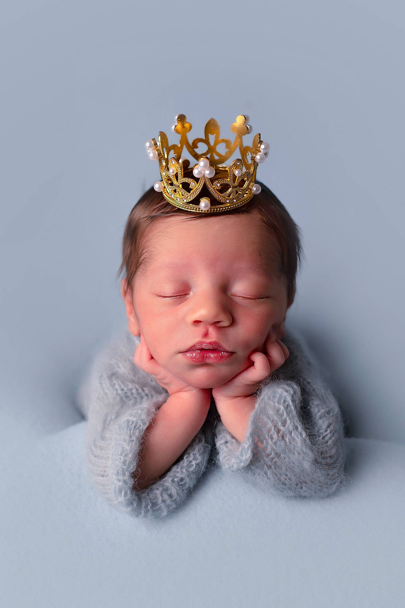 Liam participe au concours pour gagner de l'argent avec cette photo : art, baby, baby_toddler_clothing, beanie, bridal_accessory, cap, costume_hat, crown, eyelash, fashion_accessory, flash_photography, font, hair_accessory, happy, headband, headpiece, jewellery, knit_cap, person, tiara