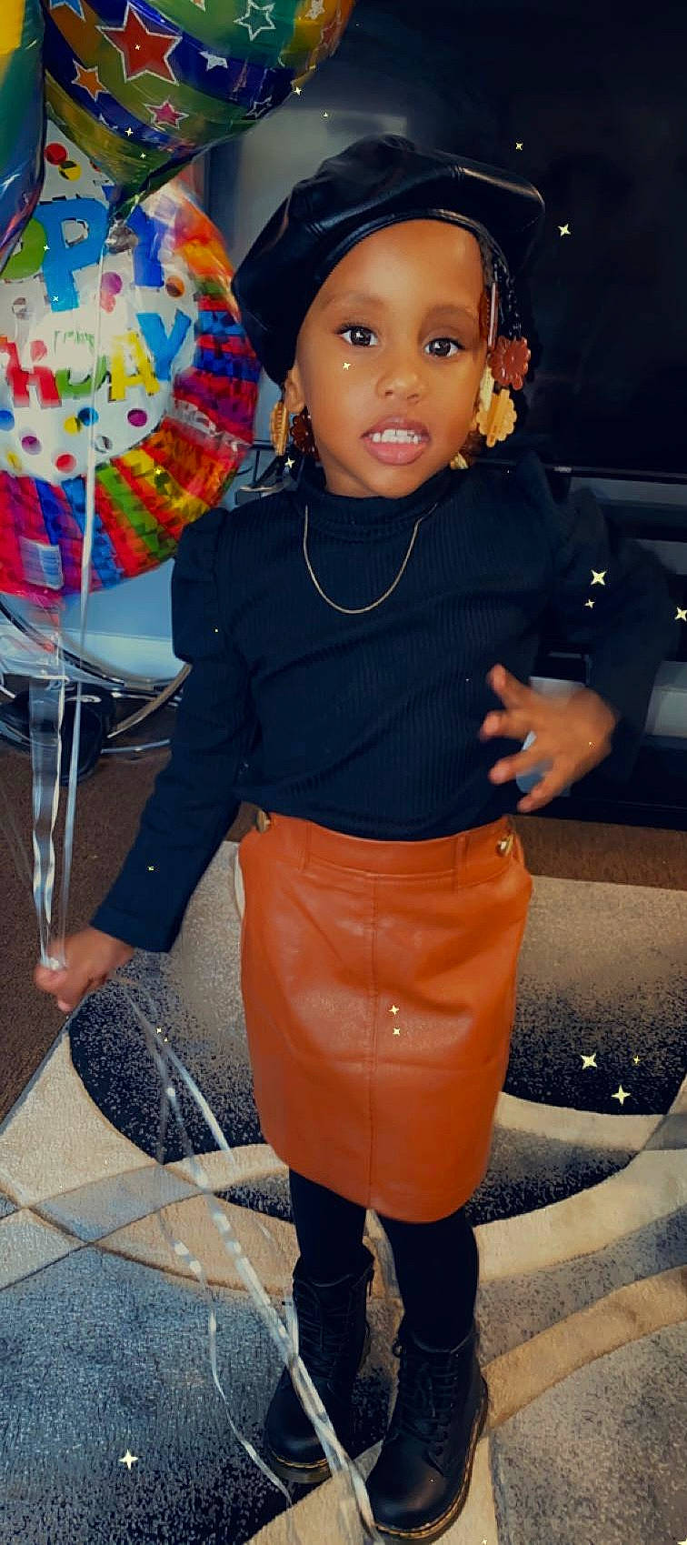 Layla is registered to the contest to win money with this photo: balloon, child, cool, electric_blue, face, fun, happy, head, headwear, human_leg, jewellery, knee, lip, orange, person, skin, sleeve, snapshot, thigh, toddler