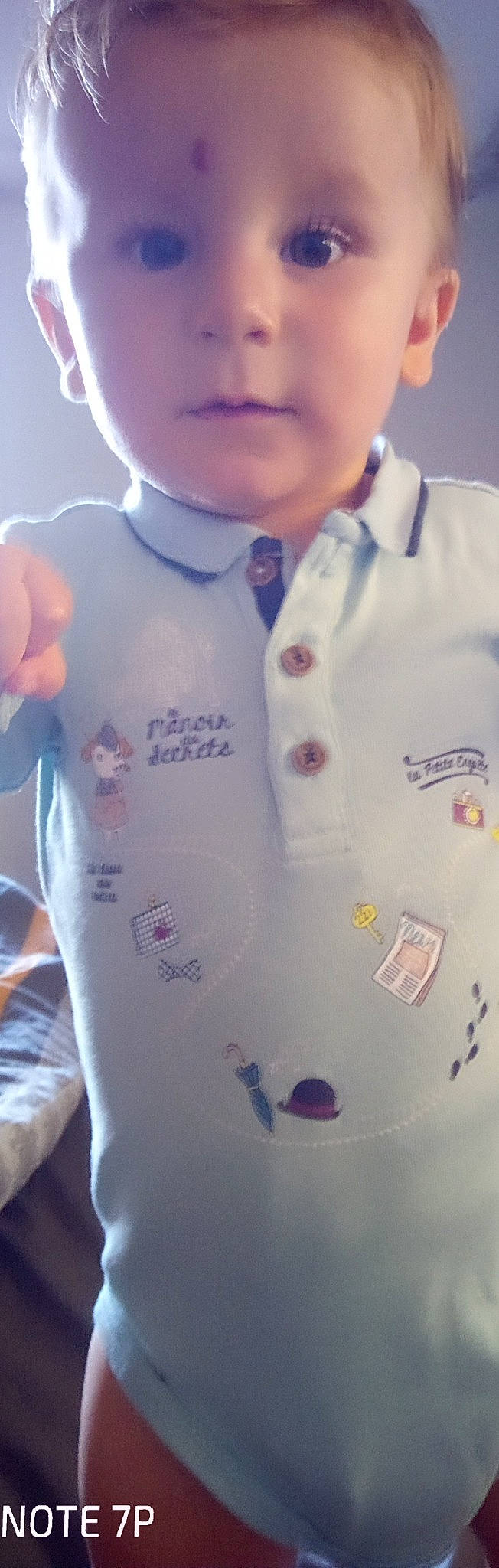 Lyssandre participe au concours pour gagner de l'argent avec cette photo : arm, button, collar, medical_equipment, neck, person, service, shirt, sleeve, stethoscope, t_shirt, tie, uniform