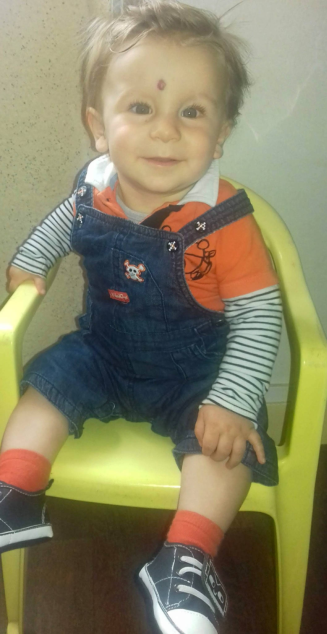 Lyssandre a rejoint le concours — aidez-le/la à gagner de superbes lots ! arm, cheek, child, cool, joint, joy, knee, leg, person, play, shoulder, sitting, skin, standing, thigh, toddler