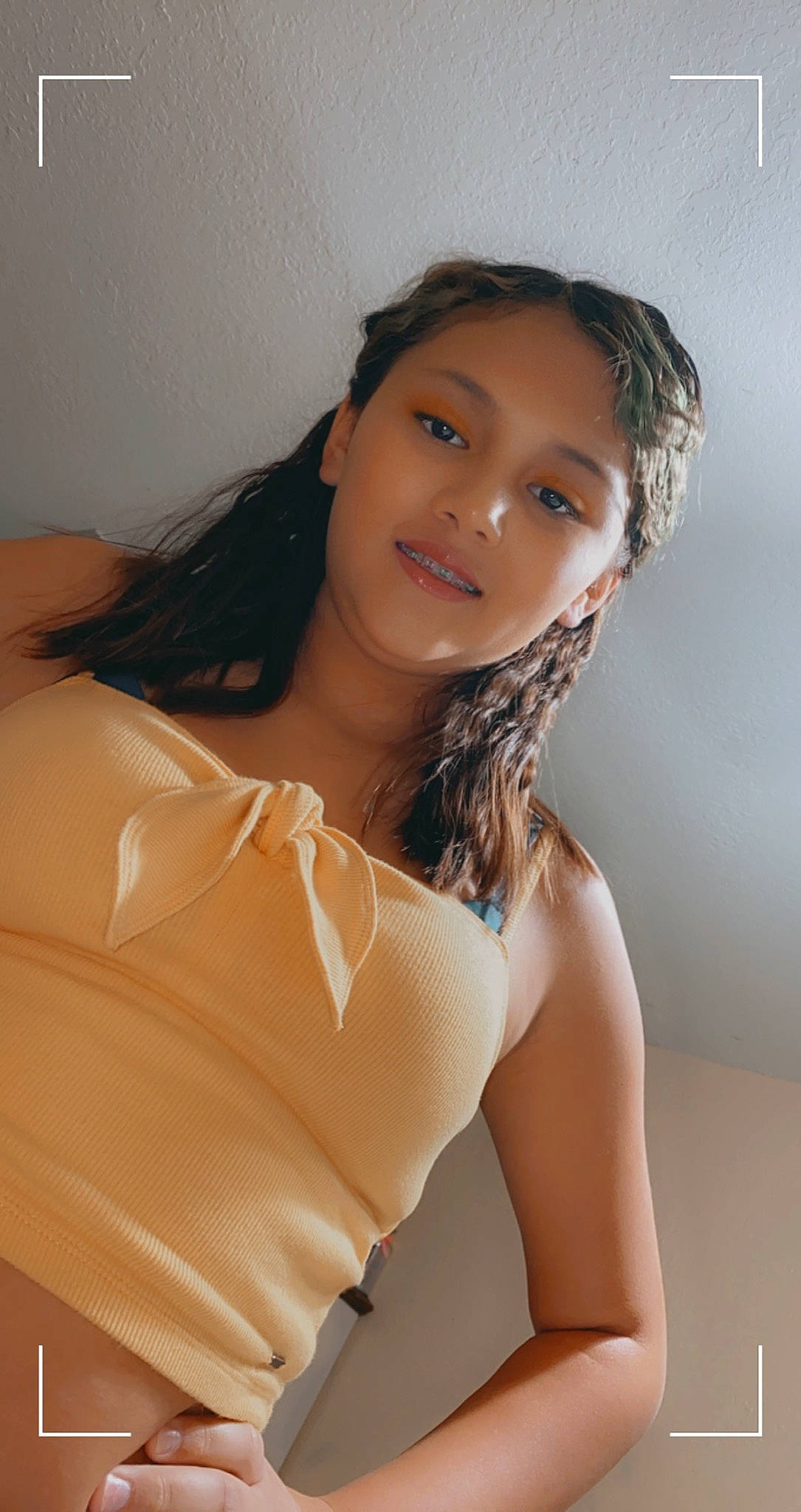 Yesenia is registered to the contest to win money with this photo: black_hair, chest, elbow, eyelash, flash_photography, gesture, happy, human_body, human_leg, joint, joy, lip, long_hair, muscle, neck, person, shoulder, skin, smile, thigh