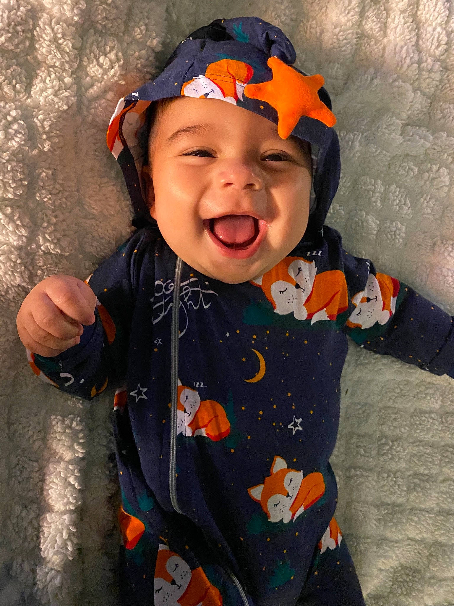 Jaime is registered to the contest to win money with this photo: baby, baby_toddler_clothing, child, costume, costume_accessory, electric_blue, face, fashion_accessory, fun, happy, head, headgear, headwear, lifejacket, orange, pattern, person, personal_protective_equipment, sleeve, smile