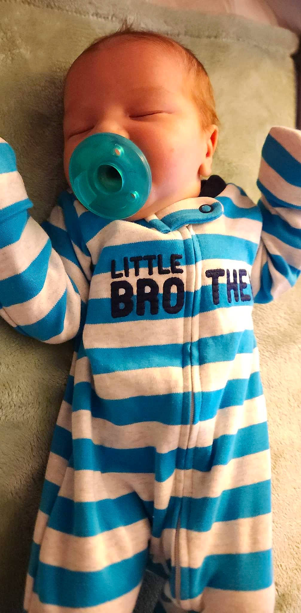 Gunnar is registered to the contest to win money with this photo: aqua, azure, baby, baby_toddler_clothing, child, cool, electric_blue, finger, gesture, hand, happy, joint, nail, neck, outerwear, pattern, person, sleeve, t_shirt, toddler