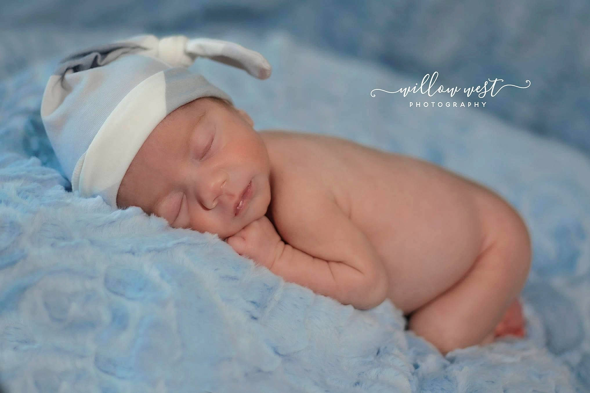 Kendrix is registered to the contest to win money with this photo: baby, baby_sleeping, beach, bedding, bedtime, child, comfort, event, fashion_accessory, hair_accessory, happy, headwear, linens, nap, person, portrait_photography, room, skin, sleep, toddler