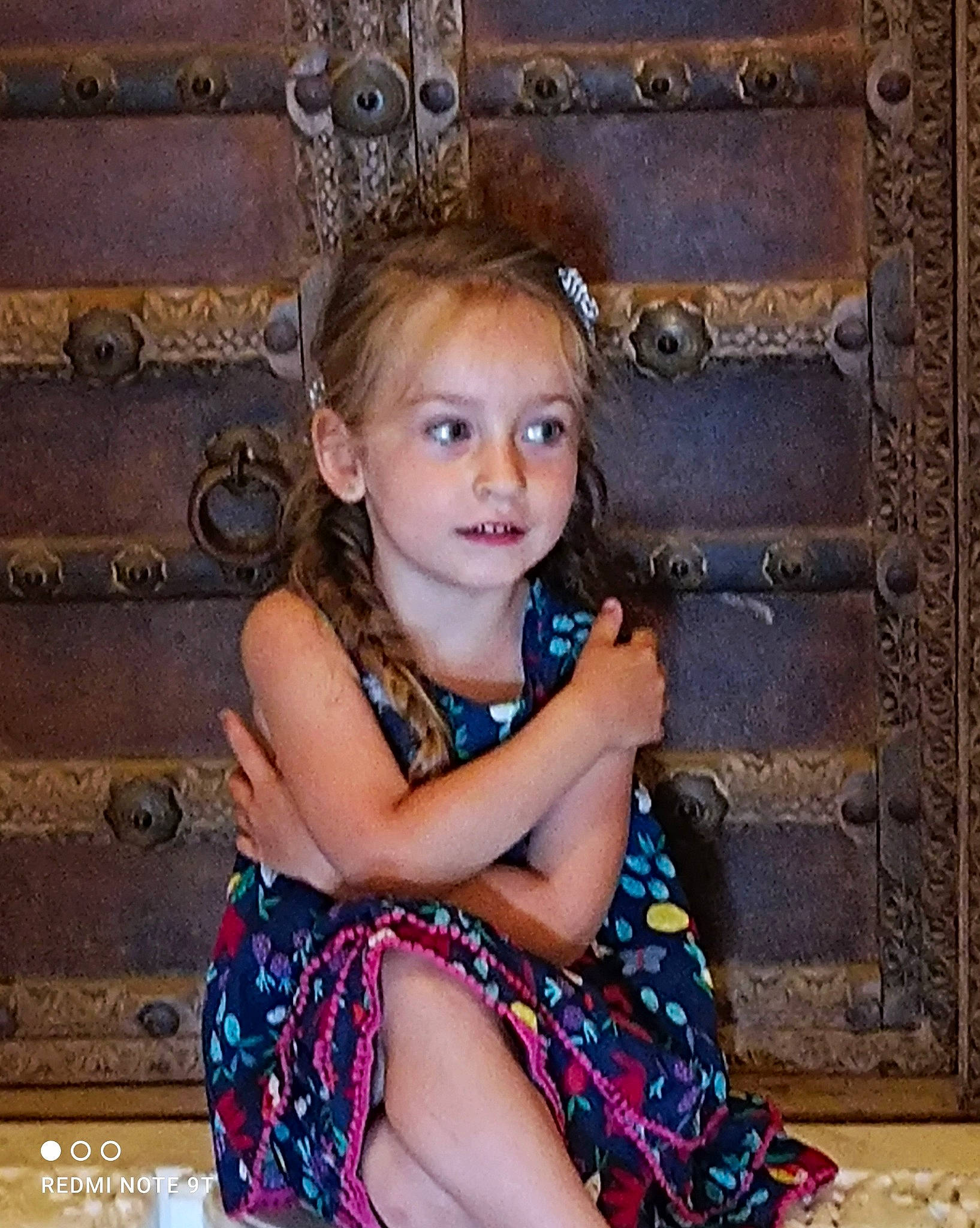 Lola participe au concours pour gagner de l'argent avec cette photo : beauty, cheek, child, chin, cool, dress, eye, flash_photography, fun, hairstyle, happy, iris, organ, person, photograph, pink, purple, skin, smile, standing