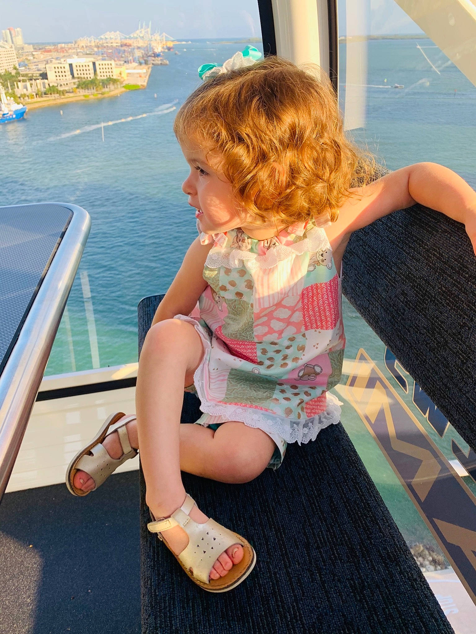 Beatriz is registered to the contest to win money with this photo: blue, comfort, flooring, foot, fun, human_leg, joint, knee, lake, lap, leisure, person, recreation, shoulder, sky, sneakers, summer, thigh, toddler, travel